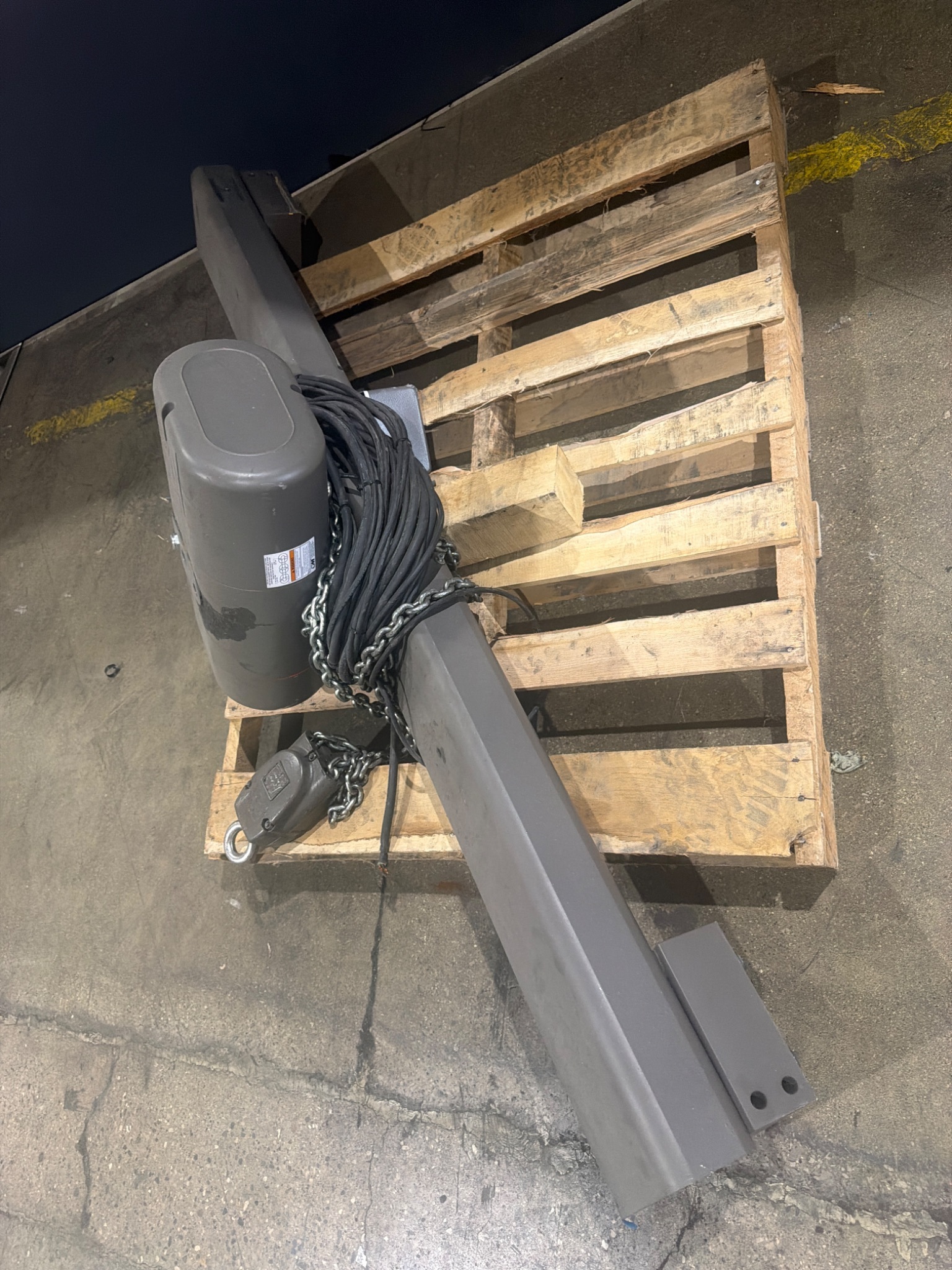 COLUMBUS MCKINNON MODEL R ELECTRIC CHAIN HOIST 2 TON 115V USED 2