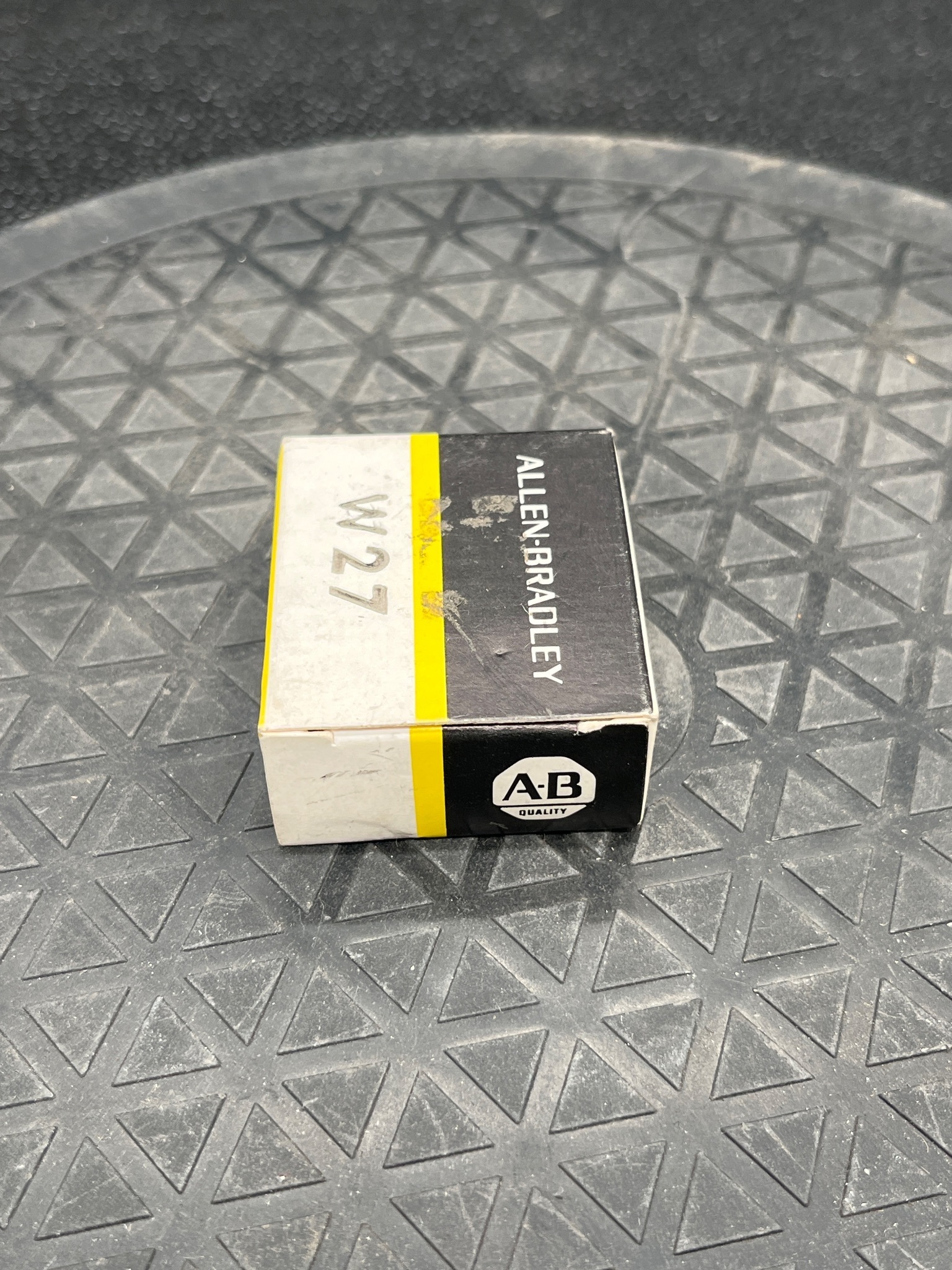 ALLEN BRADLEY W27 Control Circuit Contact Block NEW 2