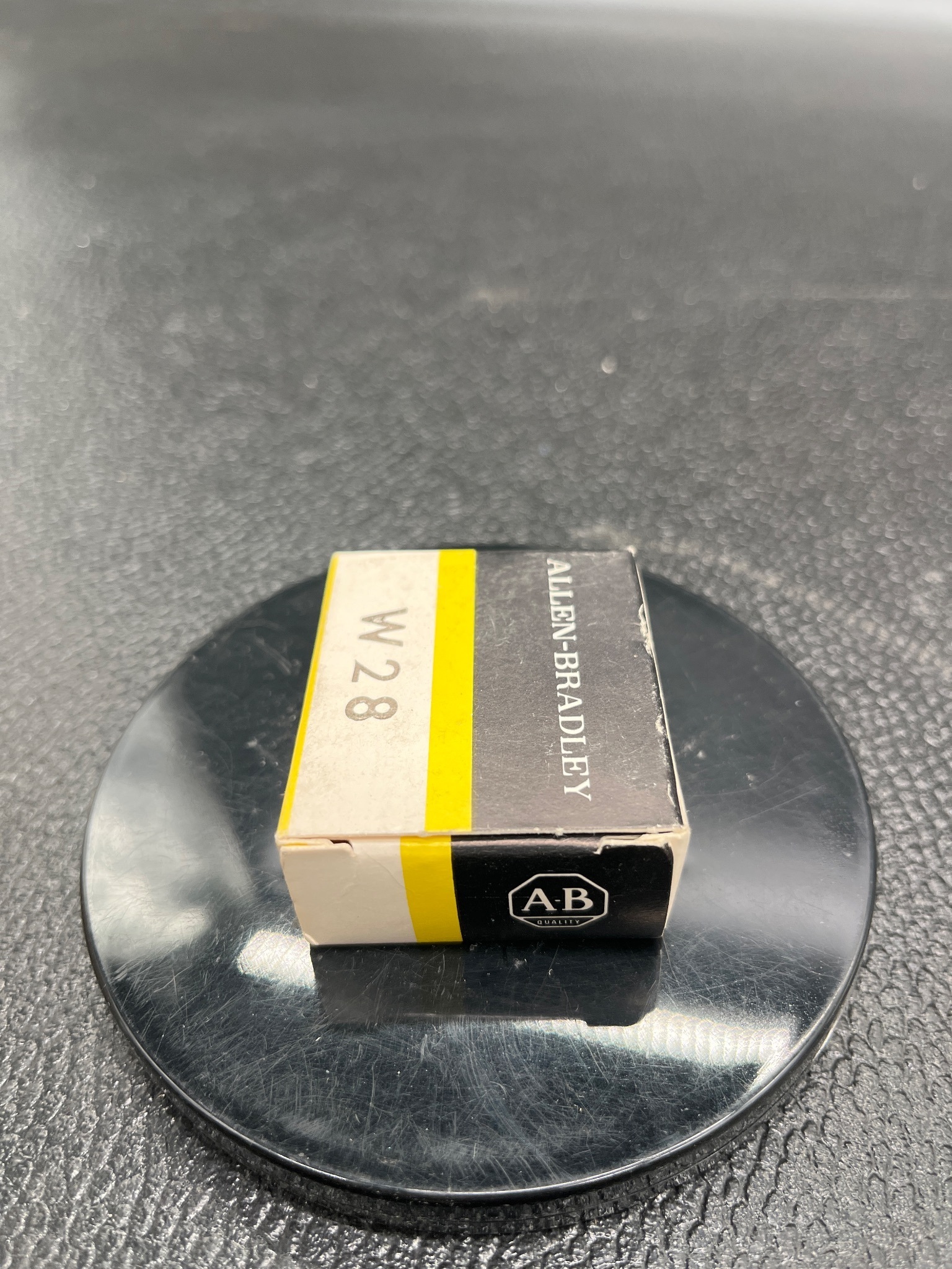 ALLEN BRADLEY W28 Control Circuit Contact Block NEW 1