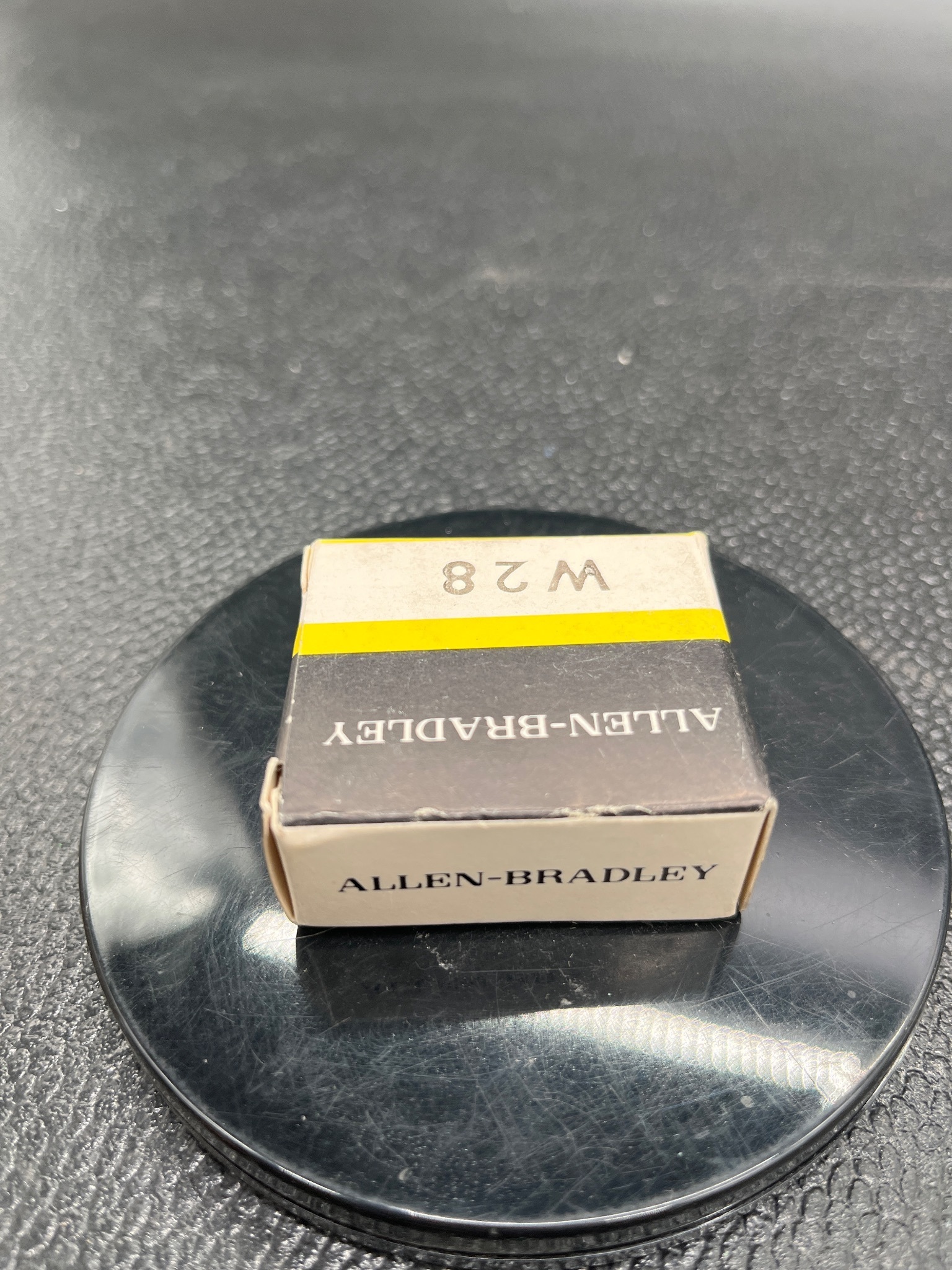 ALLEN BRADLEY W28 Control Circuit Contact Block NEW 2