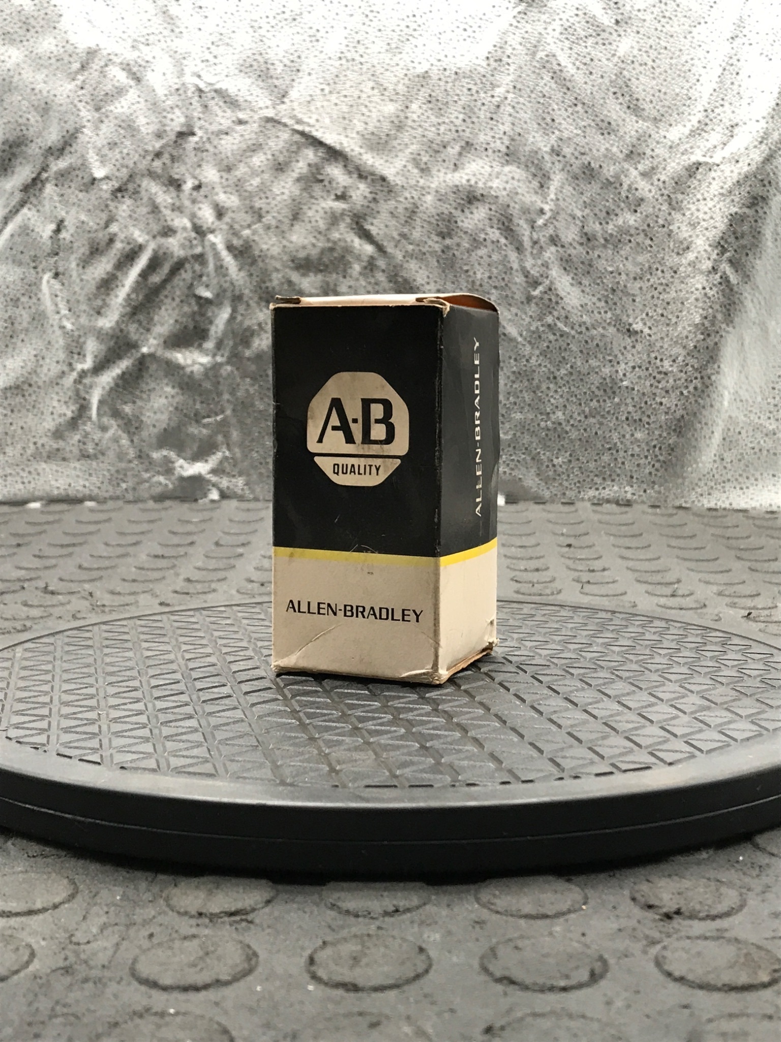 Allen-Bradley 800T-H33 Selector Switch Maintained 3 Position NEW 0