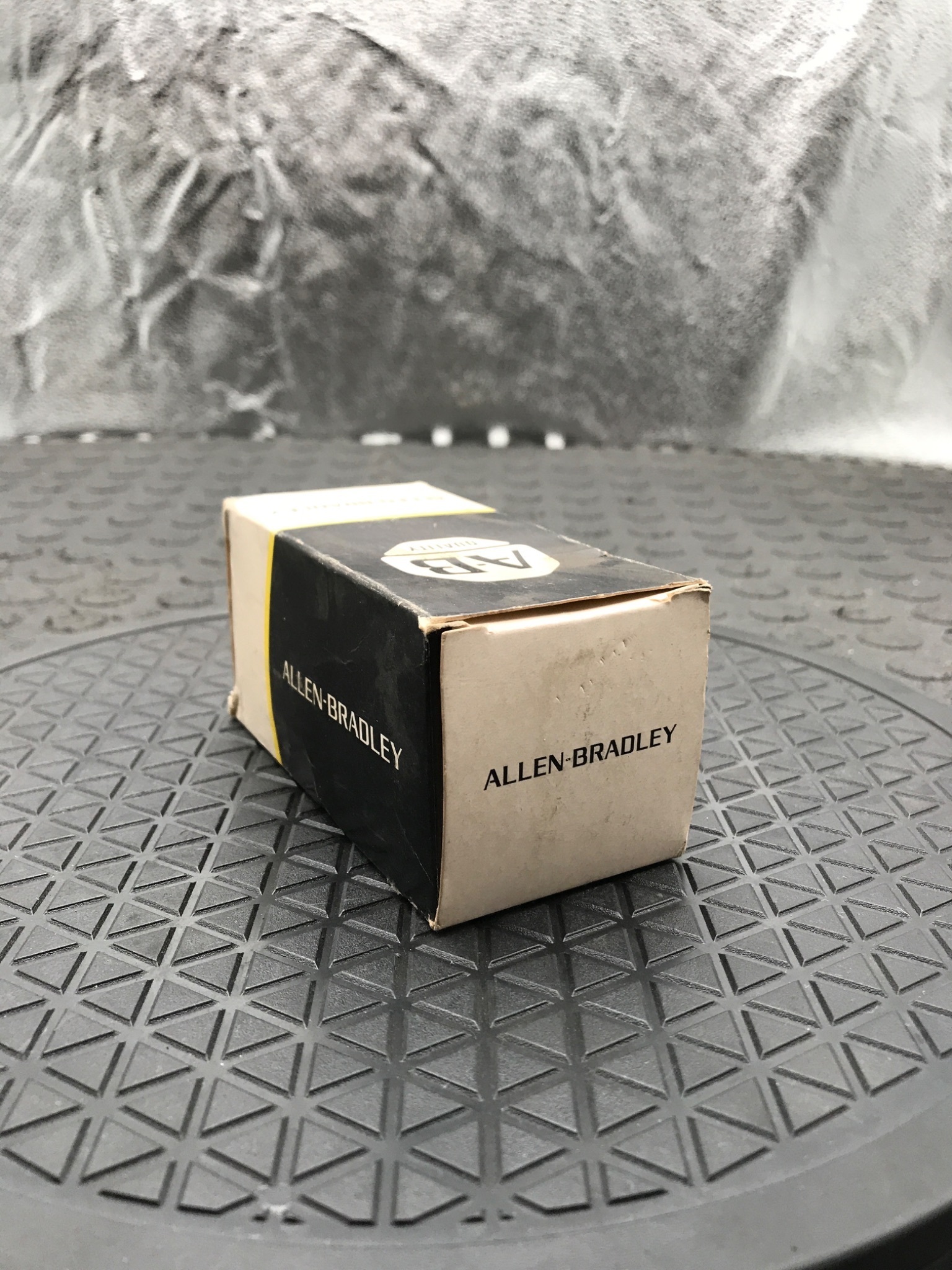 Allen-Bradley 800T-H33 Selector Switch Maintained 3 Position NEW 2