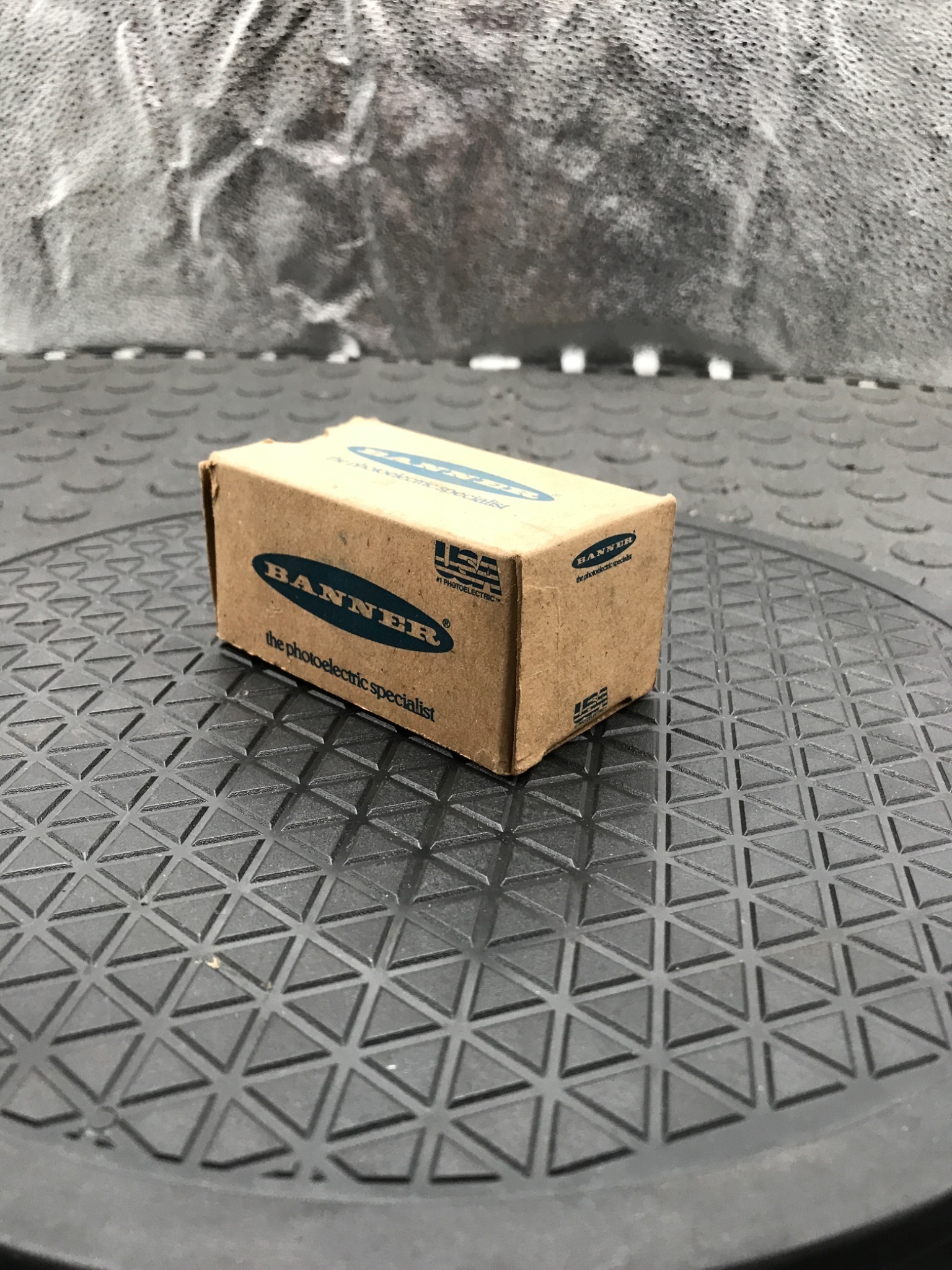 Banner PBT-1 Emitter Scanner Power Block NEW 0