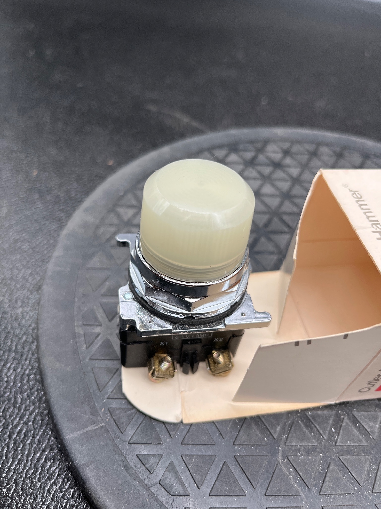CUTLER-HAMMER 10250T34W Indicator Light 120V Panel Mount NEW 5