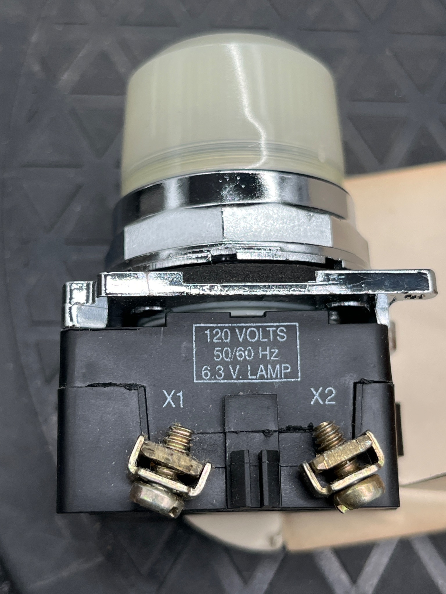 CUTLER-HAMMER 10250T34W Indicator Light 120V Panel Mount NEW 6