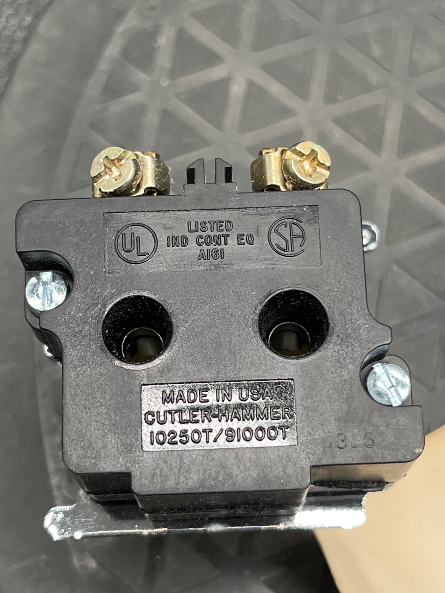 CUTLER-HAMMER 10250T34W Indicator Light 120V Panel Mount NEW 7