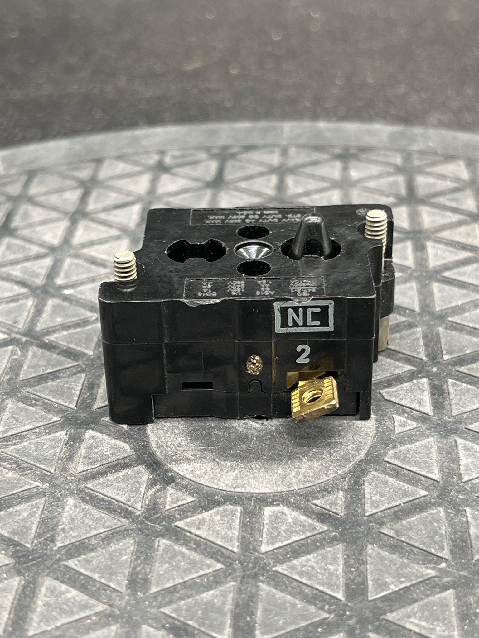 CUTLER-HAMMER 10250T51 Contact Block 1 NC NEW 6