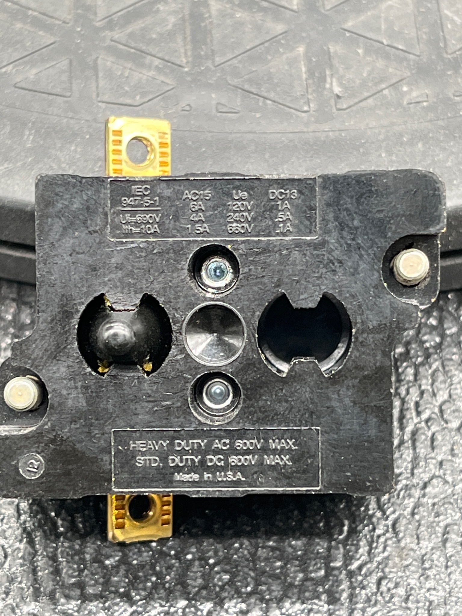 CUTLER-HAMMER 10250T51 Contact Block 1 NC NEW 8