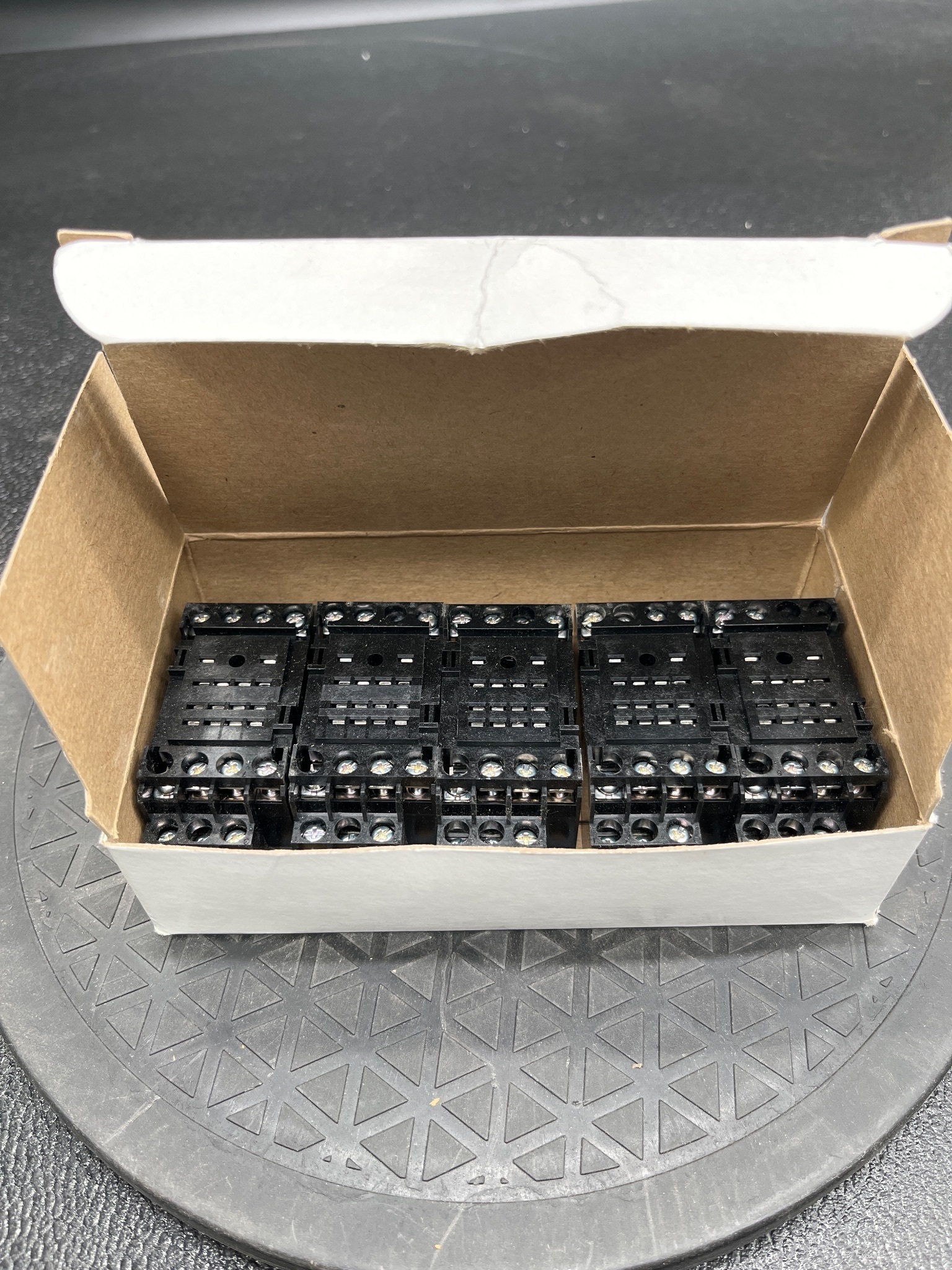 CUTLER-HAMMER D2PA4 Relay Socket 4 Pole (Qty 5) NEW 4