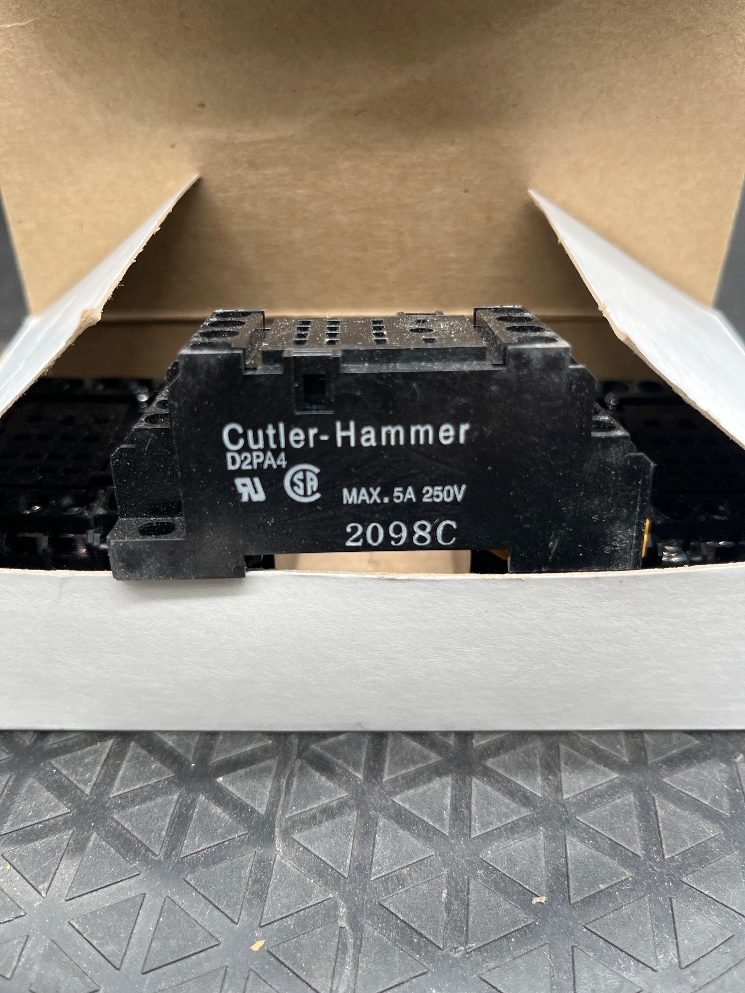 CUTLER-HAMMER D2PA4 Relay Socket 4 Pole (Qty 5) NEW 5