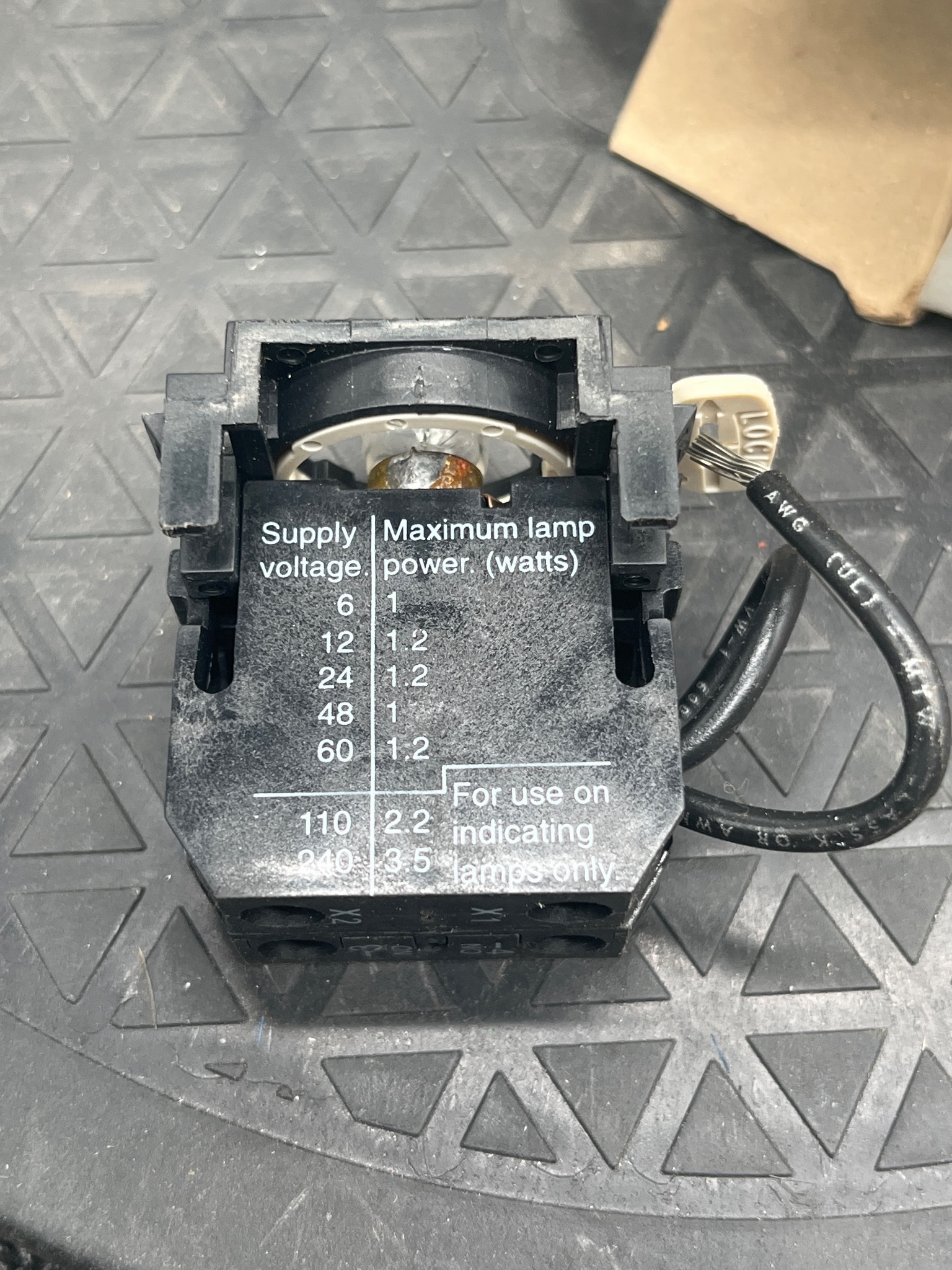 CUTLER-HAMMER E22D24C Pres-Test Light Unit 24V AC/DC NEW 6