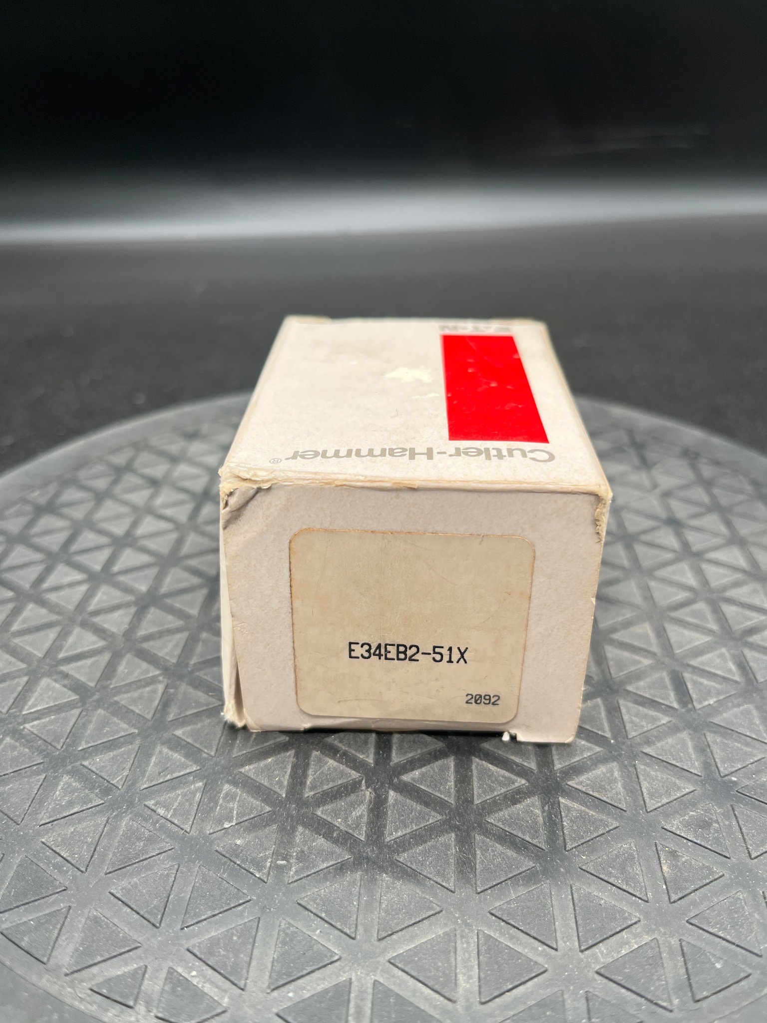 CUTLER-HAMMER E34EB2-51X Red Pushbutton Operator 30mm NEW 0