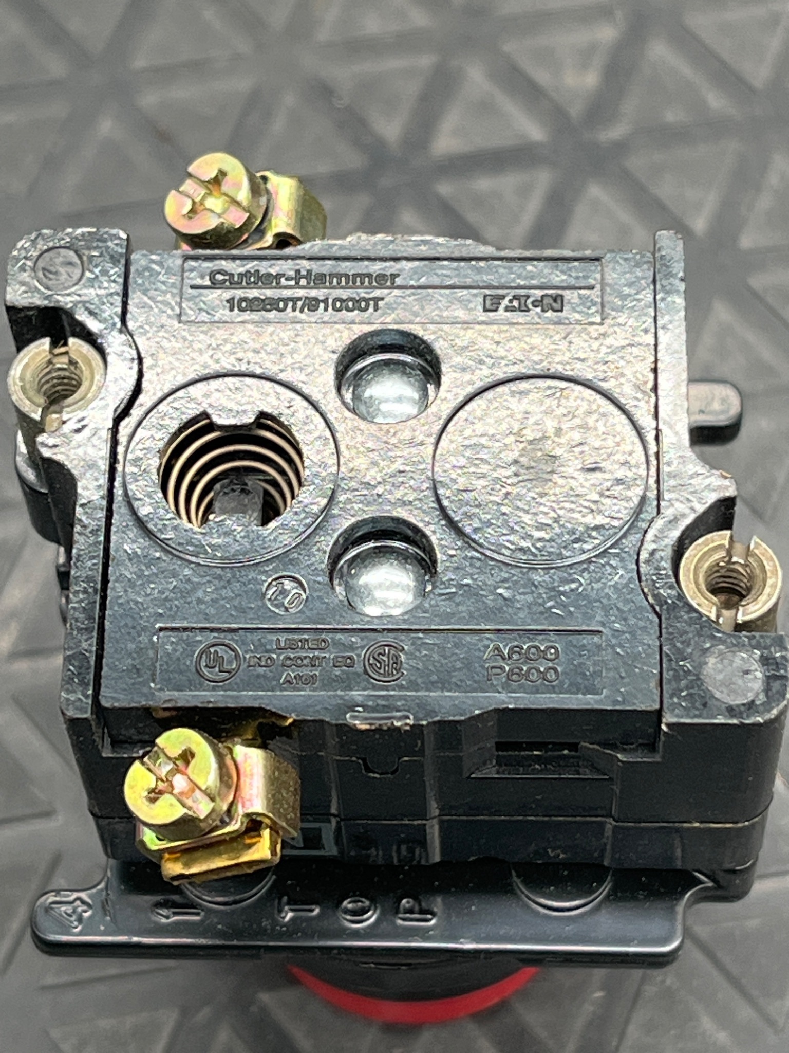 CUTLER-HAMMER E34EB2-51X Red Pushbutton Operator 30mm NEW 6