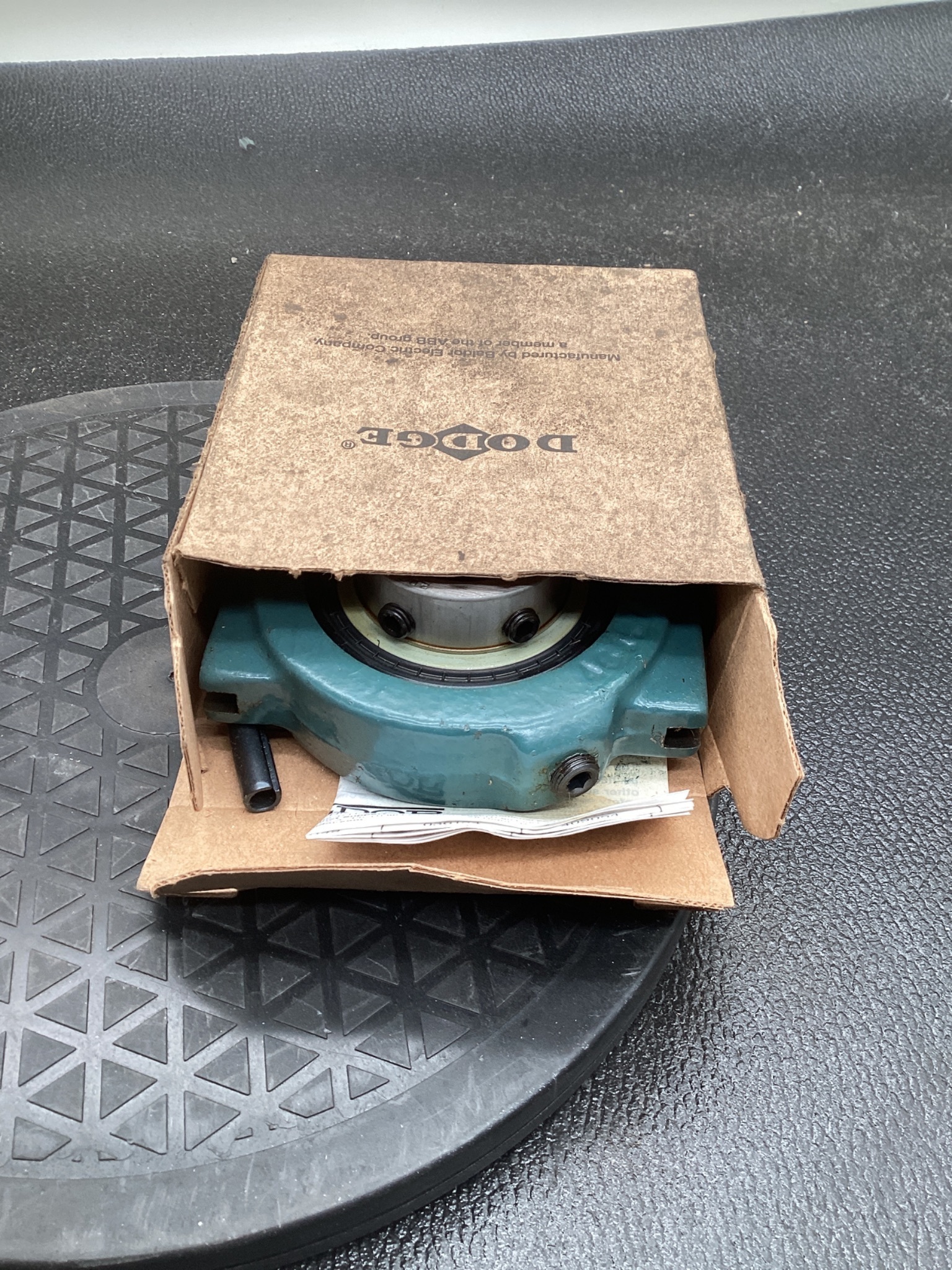 DODGE NSTU-SC-106-NL Take-Up Bearing Unit 1-3/8" Bore Cast Iron NEW 3