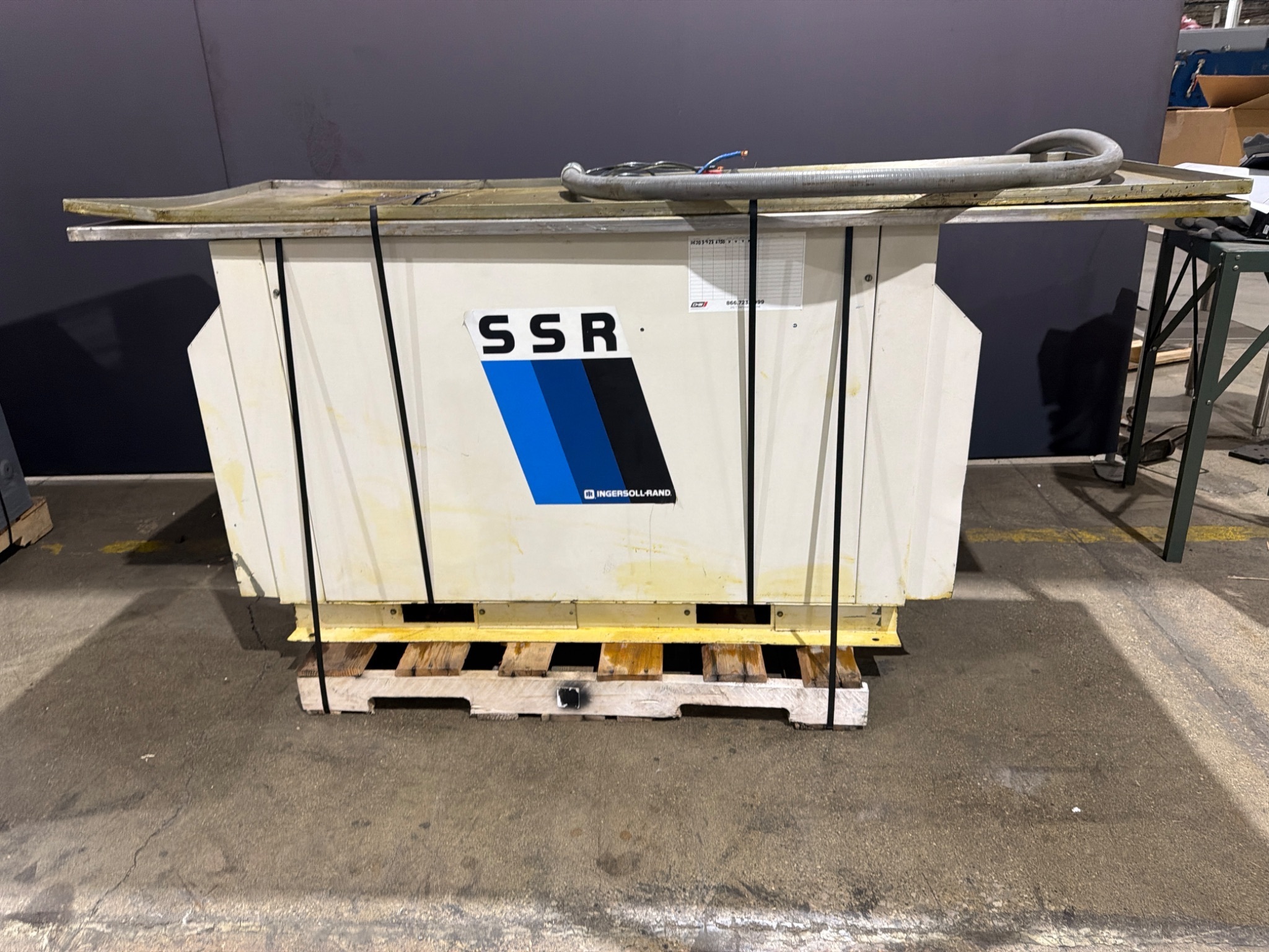INGERSOLL RAND SSR EP25 25 HP Rotary Screw Air Compressor USED 0