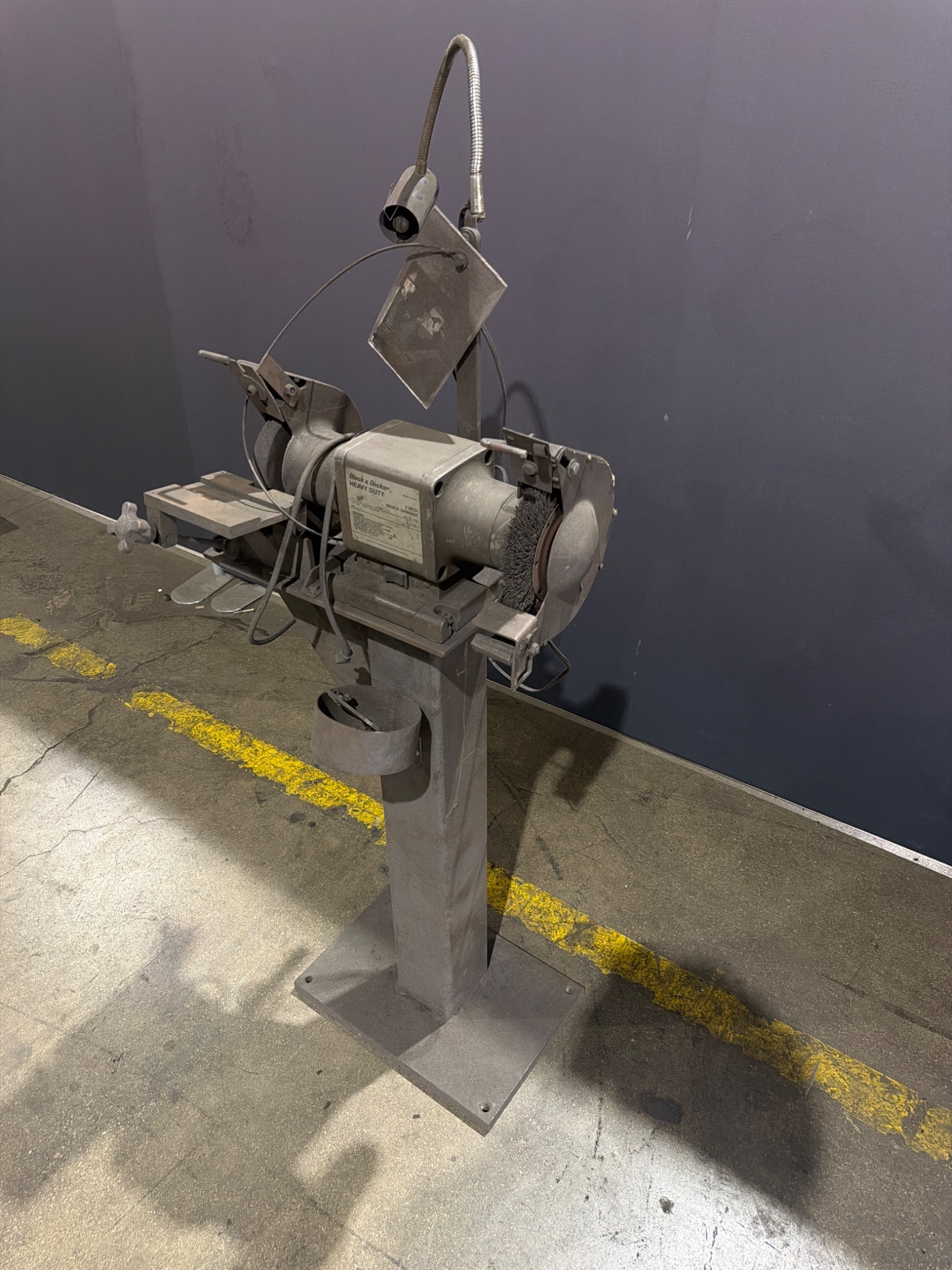 BLACK & DECKER 6818 8 Inch Bench Grinder 1HP USED 2