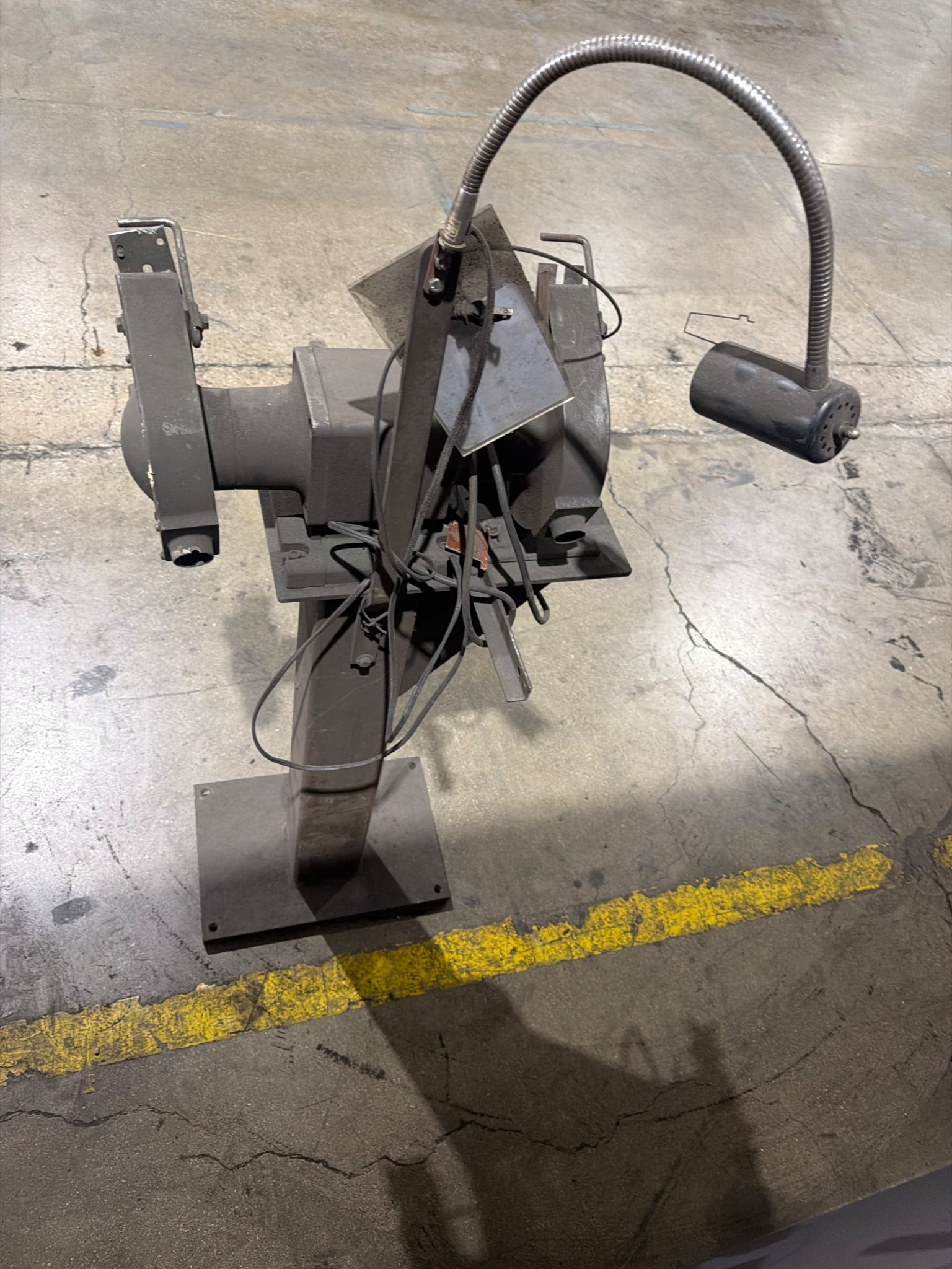 BLACK & DECKER 6818 8 Inch Bench Grinder 1HP USED 5
