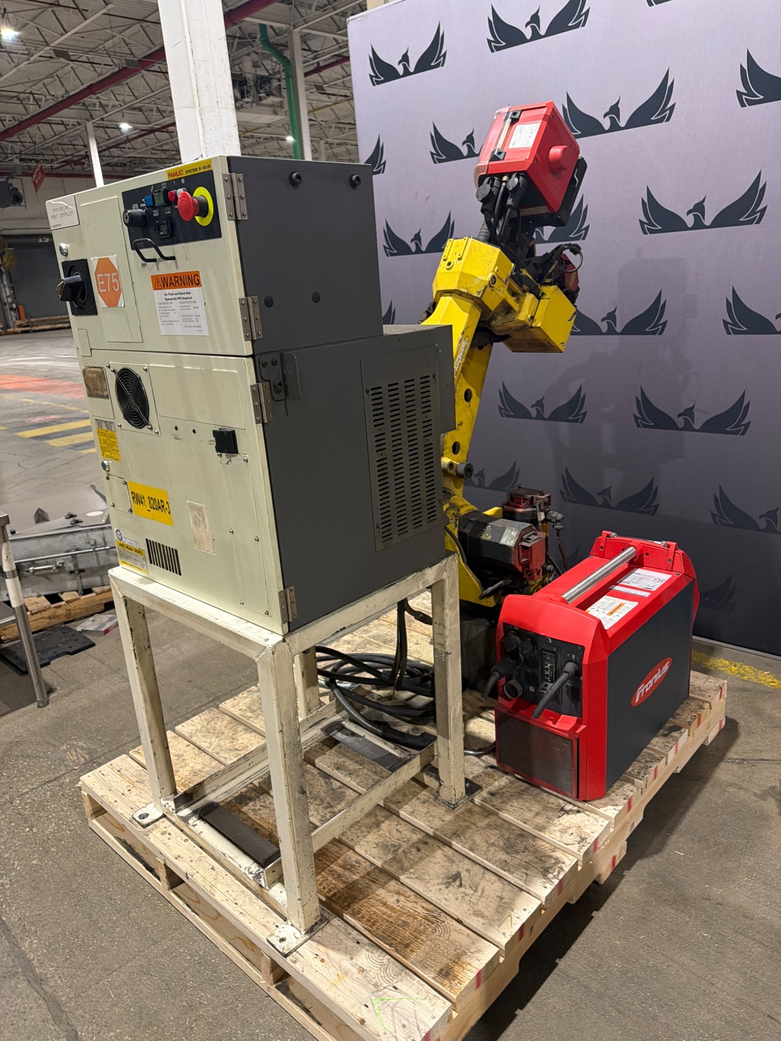 FANUC ArcMate 120iC Robot Complete w/ R‑30iB Controller & Fronius Weld System 1
