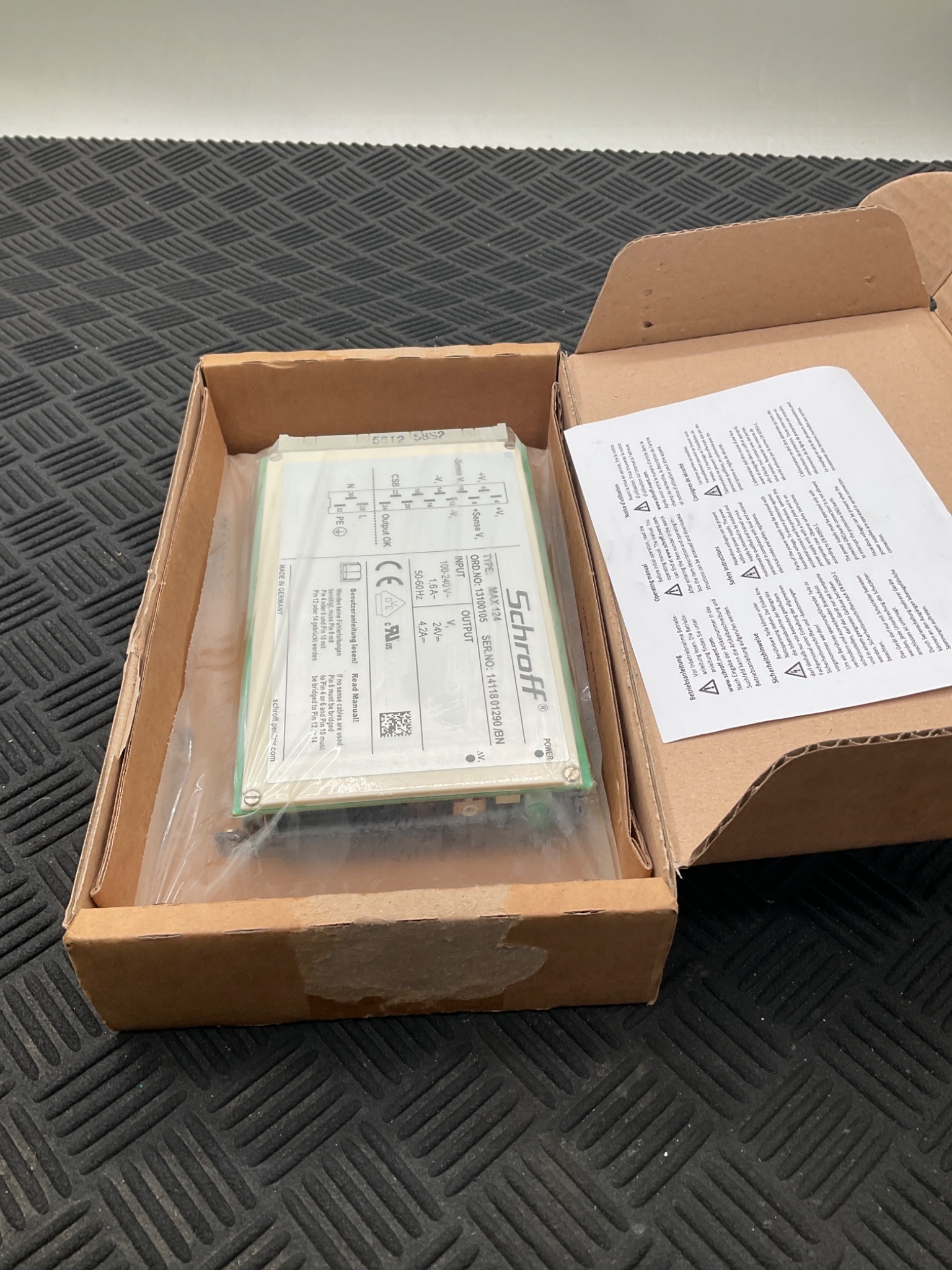 NVENT SCHROFF 13100105 MAX 124 19" Power Supply Unit NEW 1