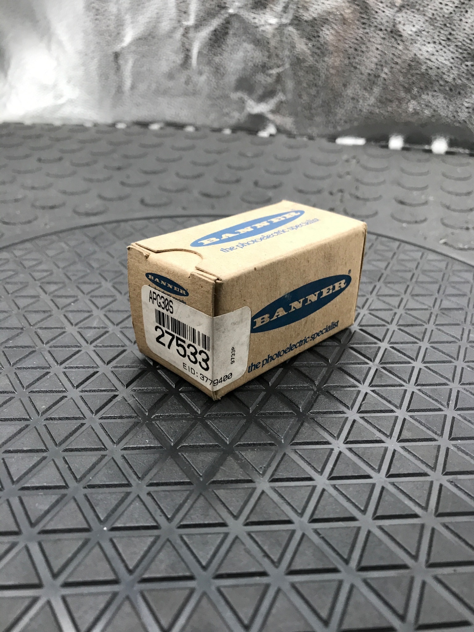 Banner 27533 Retroreflective Photoelectric Sensor NEW 1
