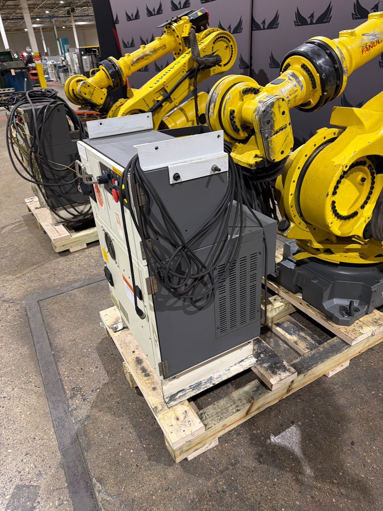 FANUC R-2000iB/210F w/ R-30iB Controls USED - No Pendant 10