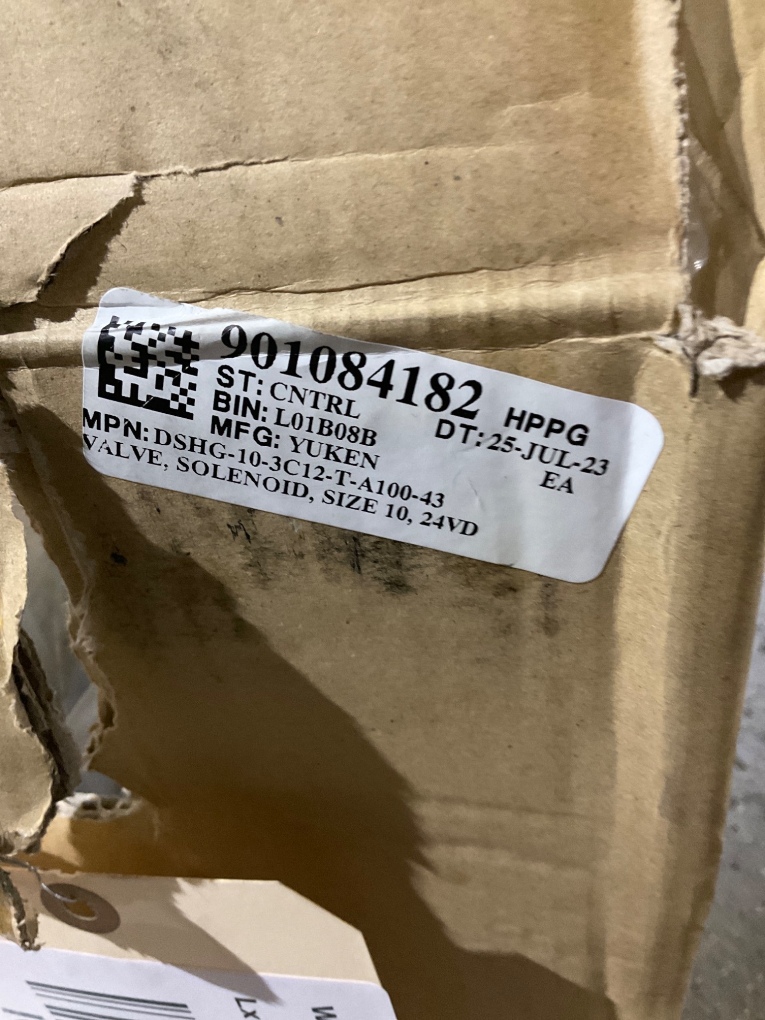 Yuken DSHG-10-3C12-T-A100-43 Solenoid Directional Control Valve USED 3