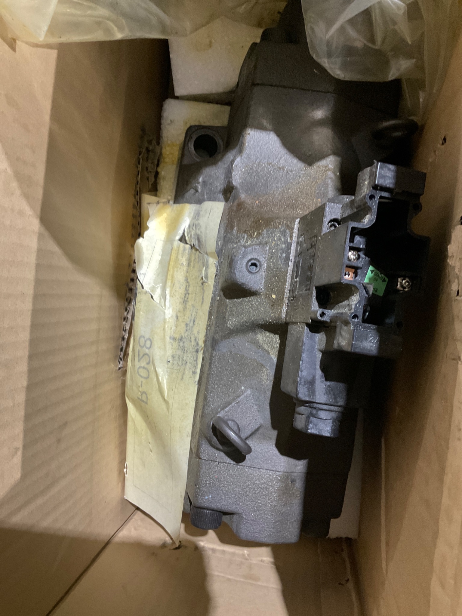 Yuken DSHG-10-2B2A-T-PA-A100-43 Solenoid Directional Control Valve USED 0
