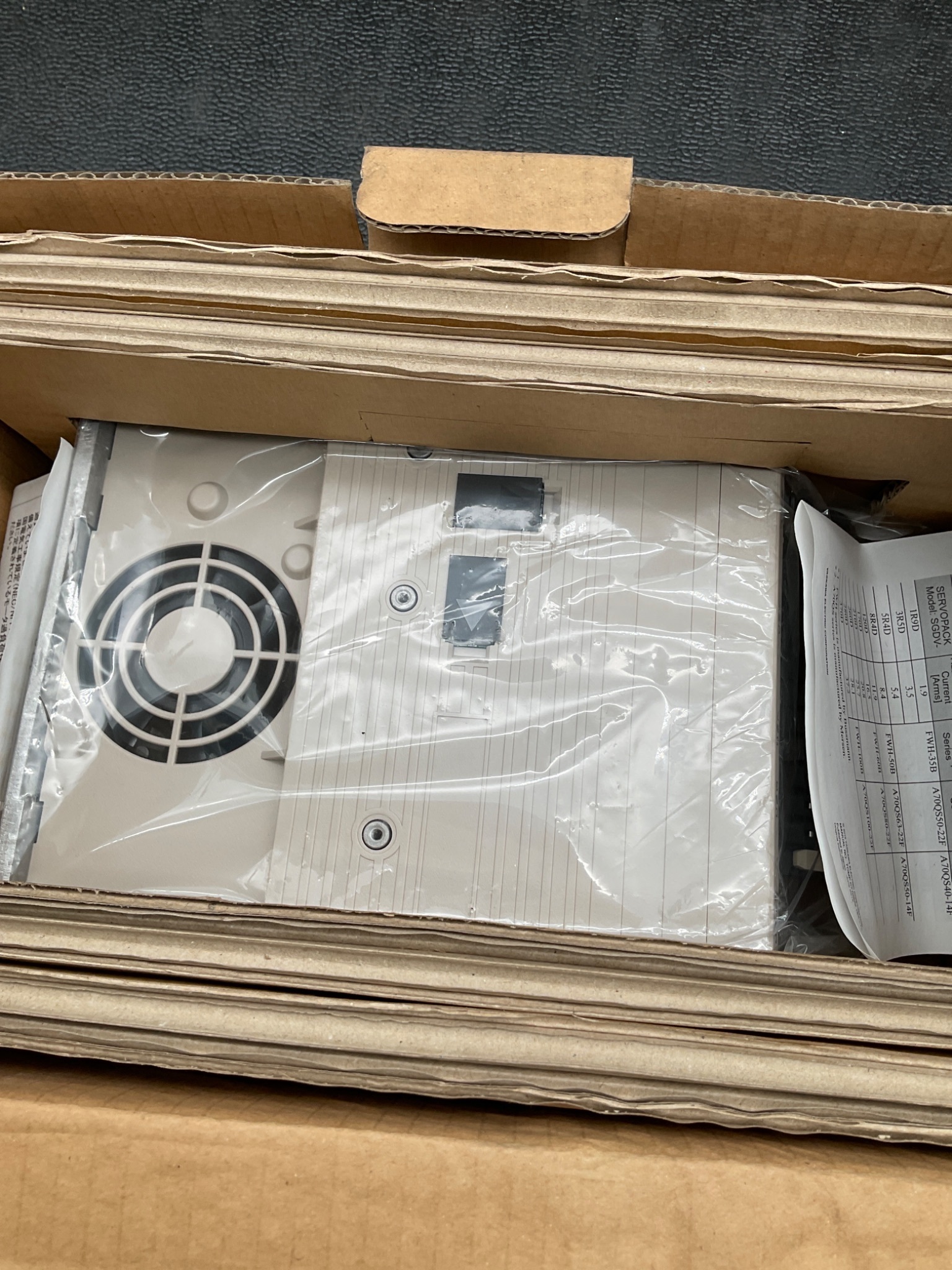 Yaskawa SGDV-3R8A11A002000 Servopack Servo Drive NEW 3