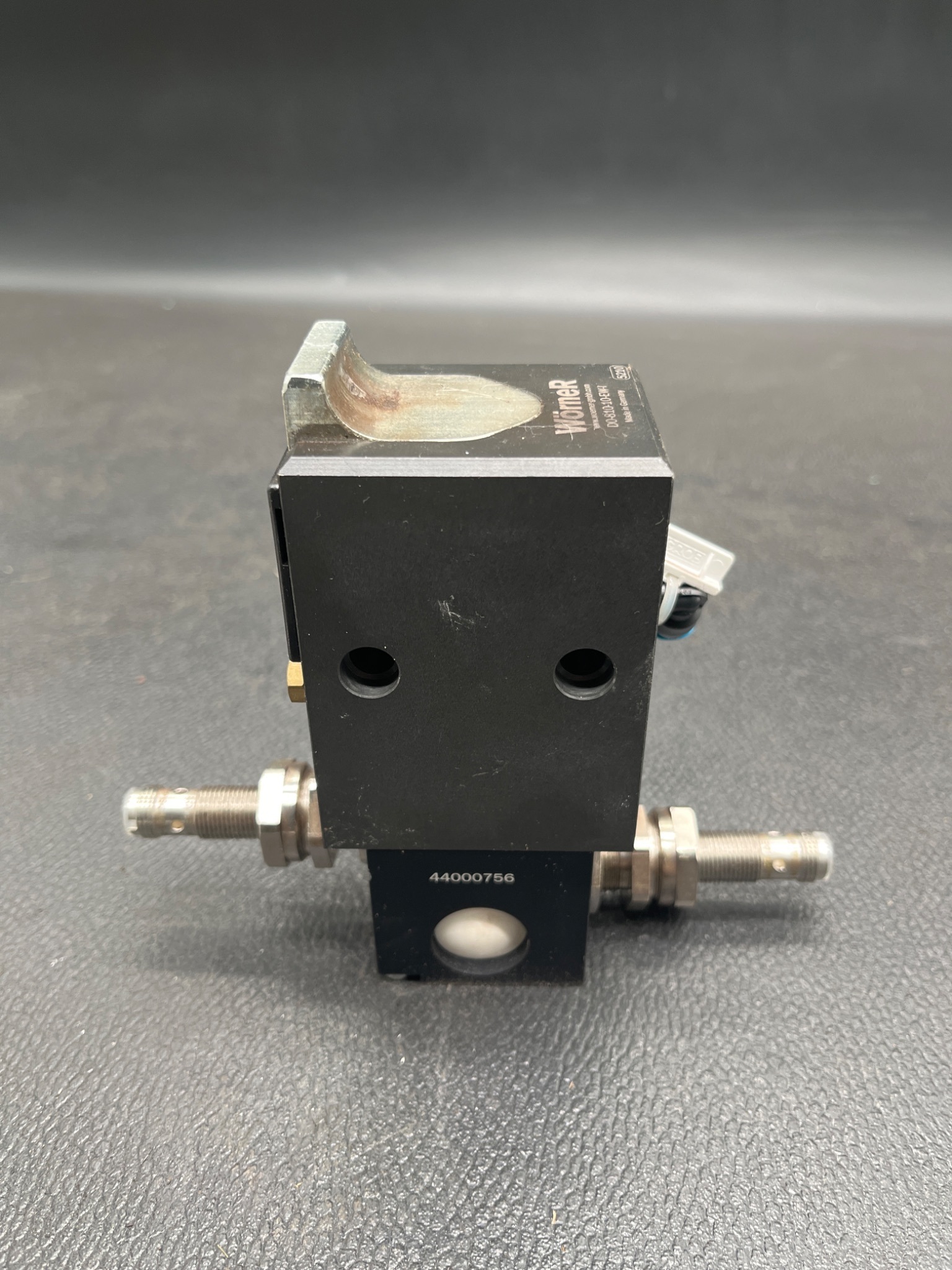 Wörner D0-810-10-EW-I Stopper Cylinder Assembly USED 1