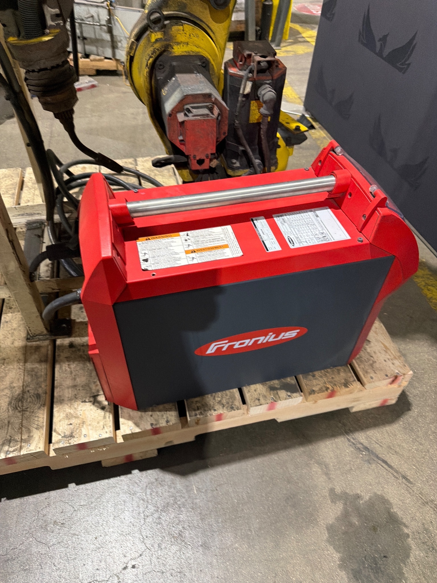 FANUC ArcMate 120iC Robot Complete w/ R‑30iB Controller & Fronius Weld System 9
