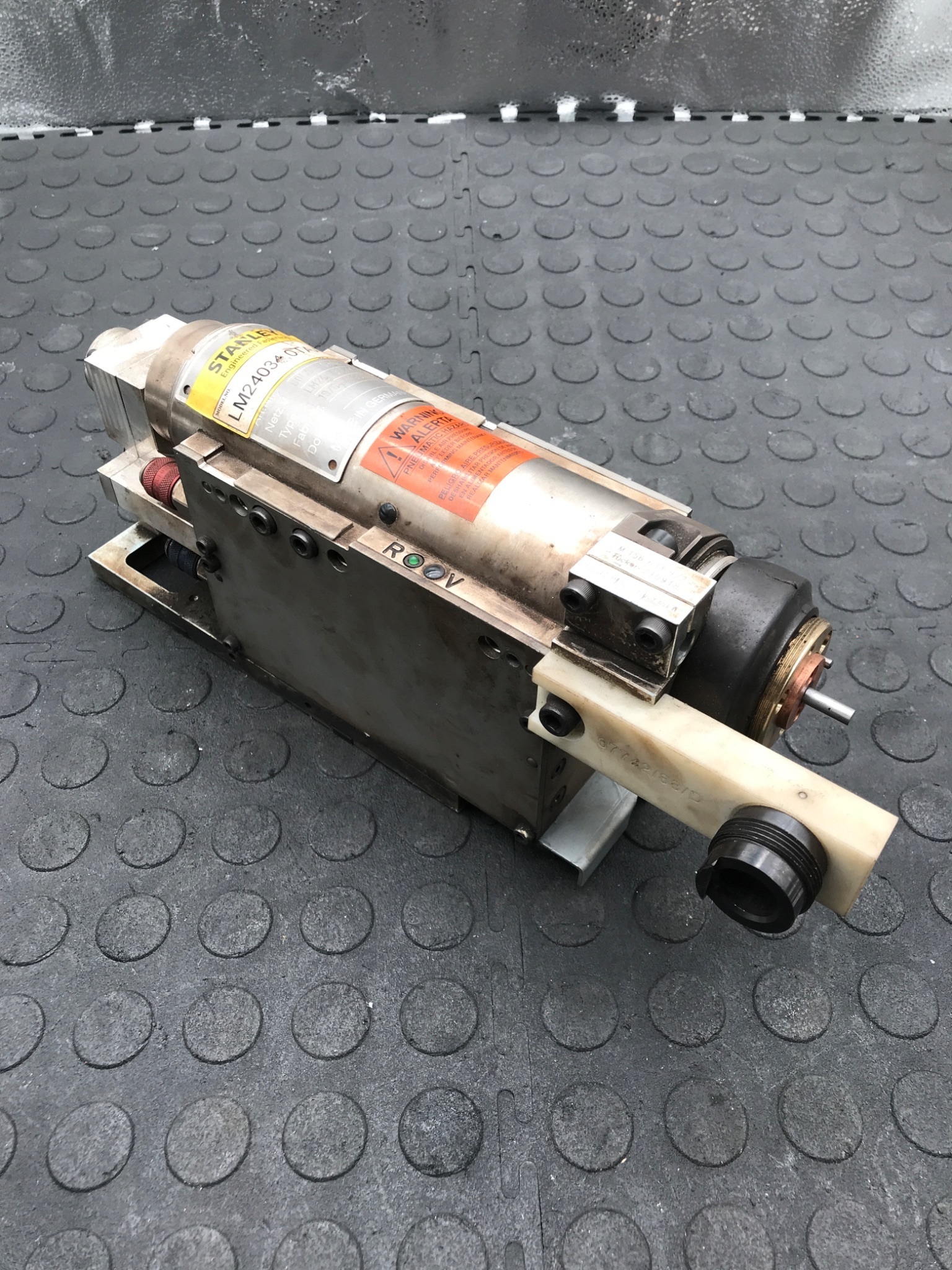 STANLEY LM24034‑OTAAD Robot Stud Welder USED - AS IS 1