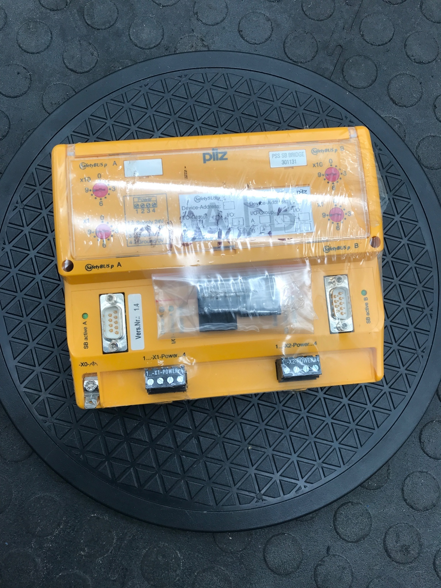 PILZ 301131 106434 1.4 PSS SB Bridge SafetyBus Interface Module NEW 1