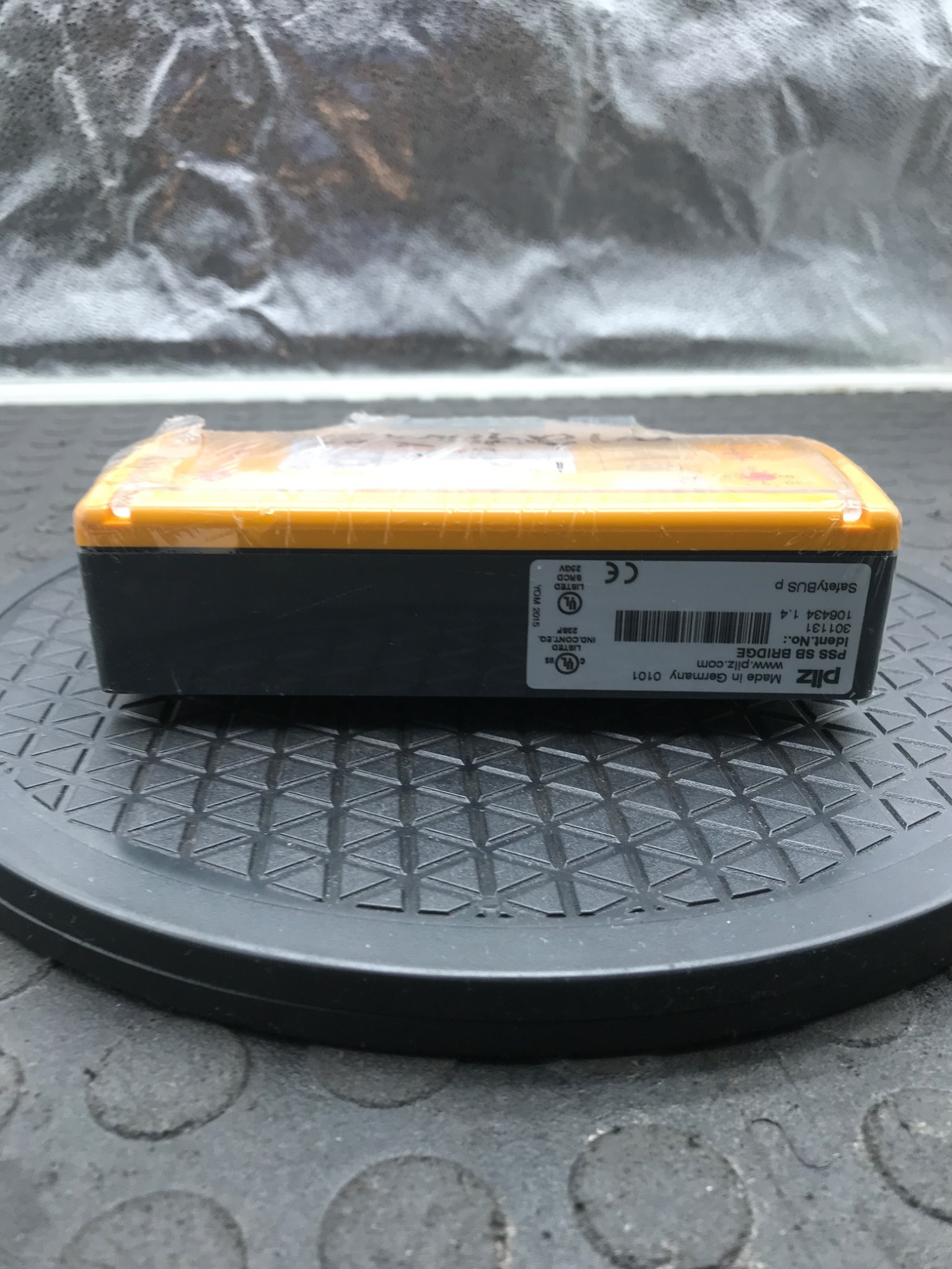 PILZ 301131 106434 1.4 PSS SB Bridge SafetyBus Interface Module NEW 3