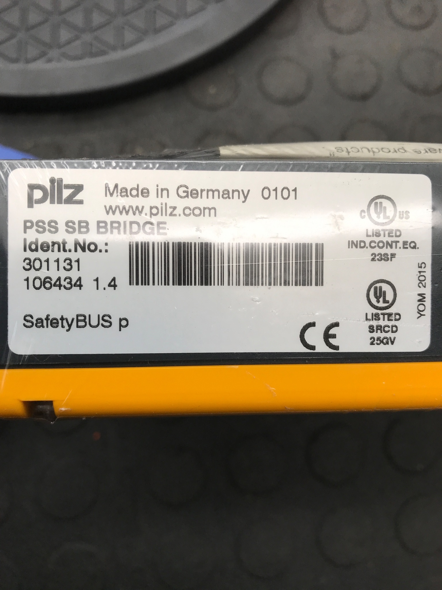 PILZ 301131 106434 1.4 PSS SB Bridge SafetyBus Interface Module NEW 4