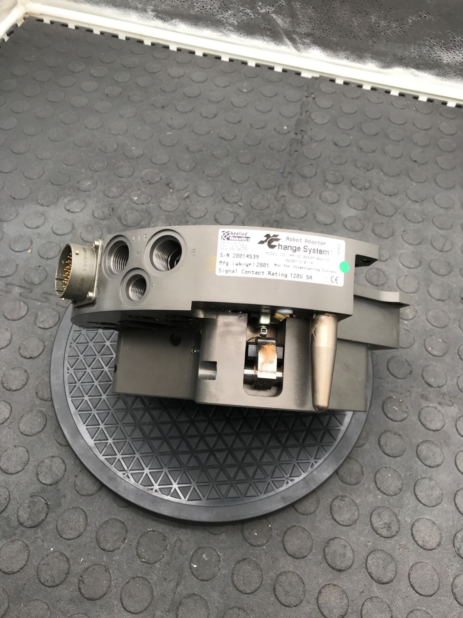 APPLIED ROBOTICS 03.1AR-32.05S9M-06V-NP Quick Change Tool Changer USED 0