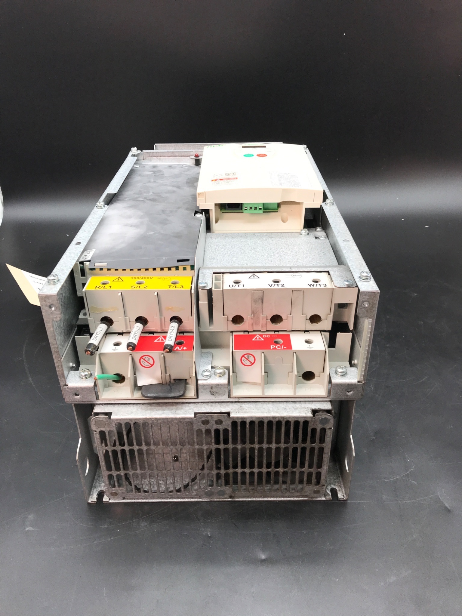SCHNEIDER ATV212HD22N4 Variable Speed Drive USED - Missing Front Cover 0