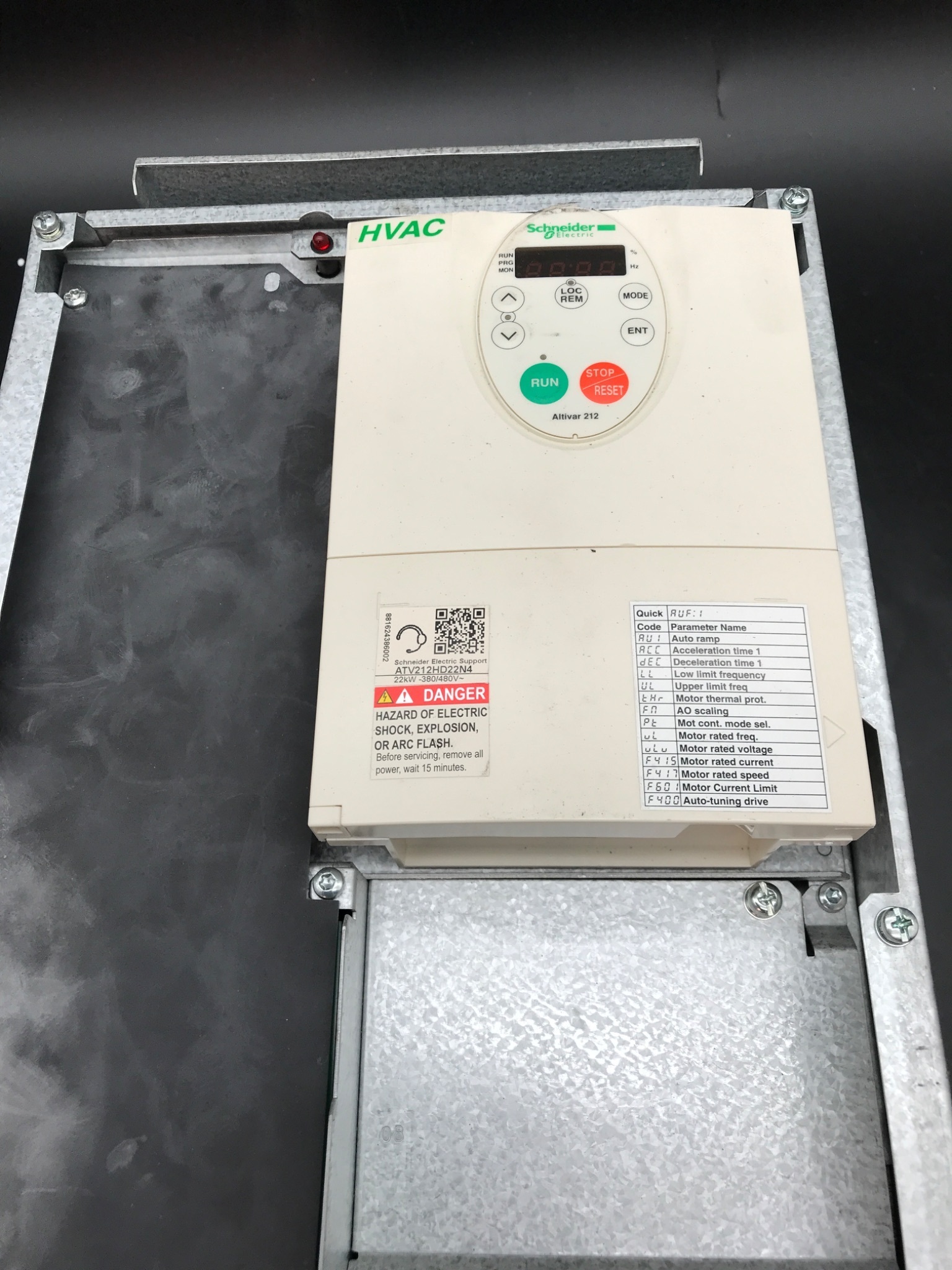 SCHNEIDER ATV212HD22N4 Variable Speed Drive USED - Missing Front Cover 1