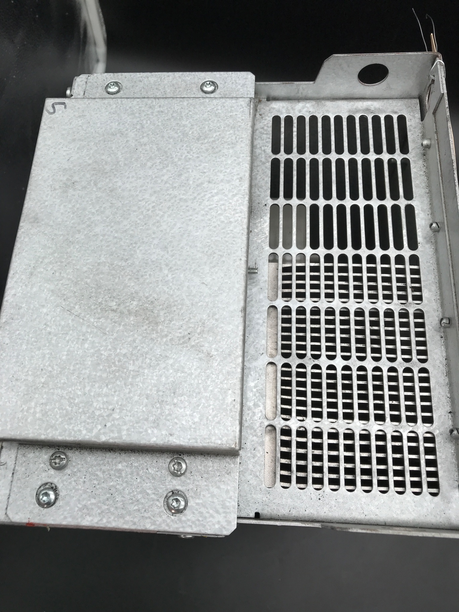 SCHNEIDER ATV212HD22N4 Variable Speed Drive USED - Missing Front Cover 4