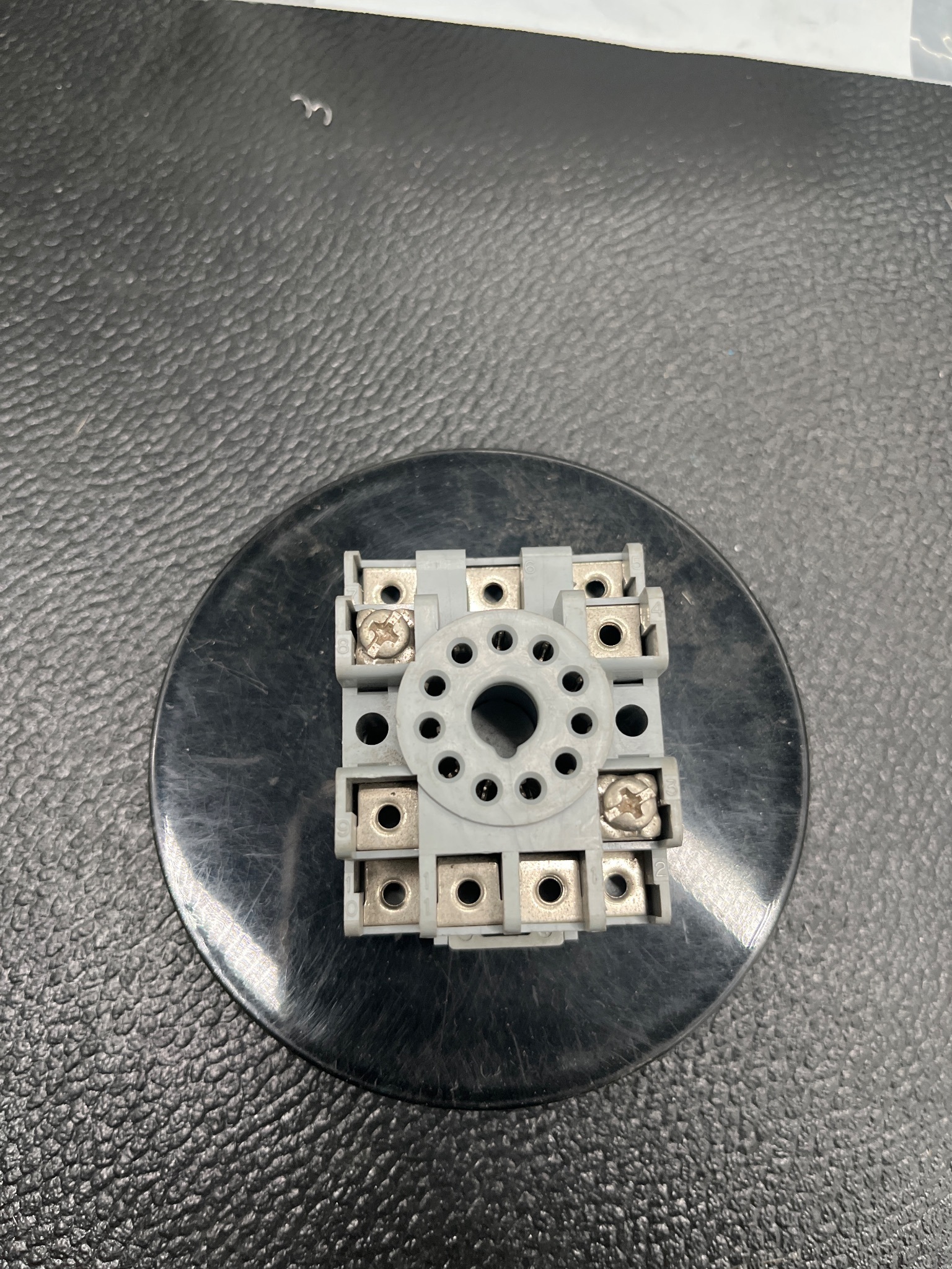 SQUARE D 8501NR62 Relay Socket Base 10A 300V USED 0