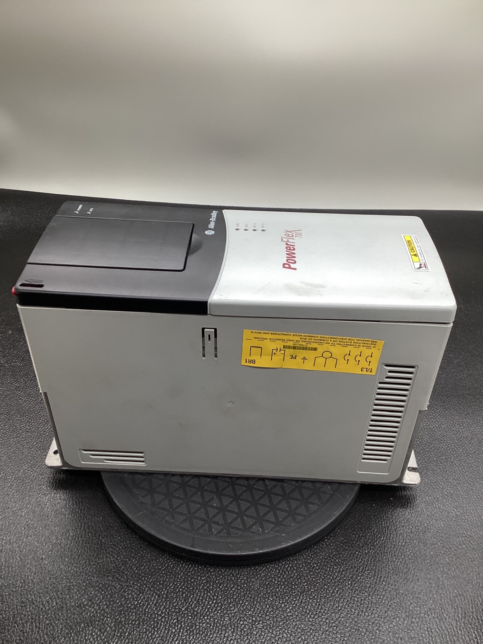 Allen Bradley 20BE017A0AYNAND0 PowerFlex 700S AC Drive USED 4