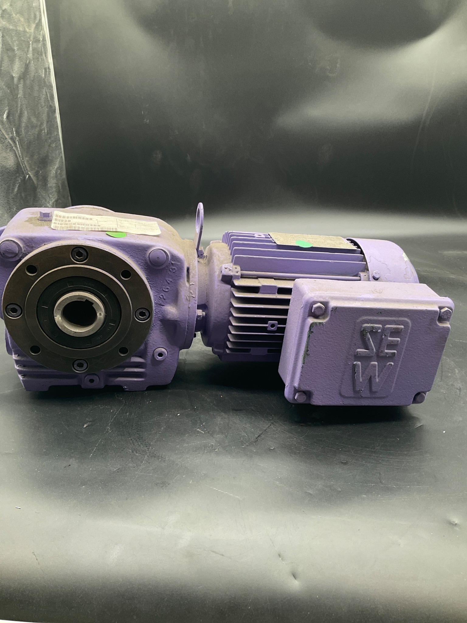 SEW-Eurodrive SA42T DT80K-4 Gearmotor 0.55kW 277/480V USED 0