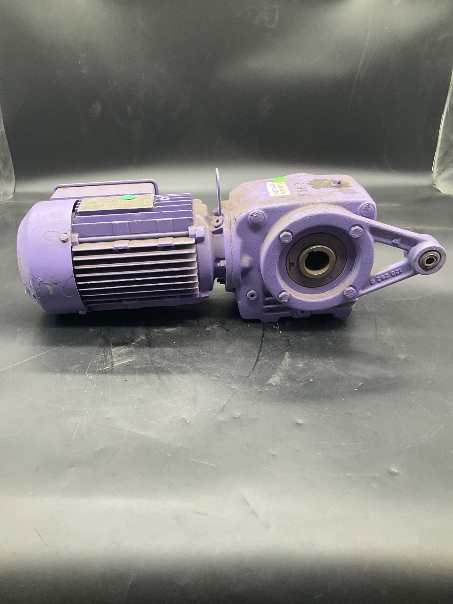 SEW-Eurodrive SA42T DT80K-4 Gearmotor 0.55kW 277/480V USED 4