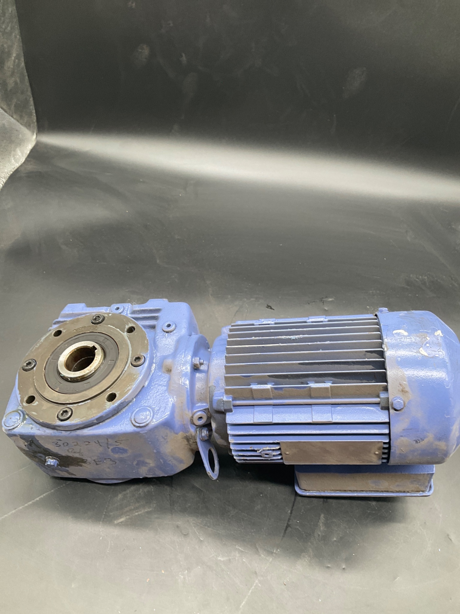 SEW-Eurodrive SA42T DT80K-4 Gearmotor 0.55kW 277/480V USED 5