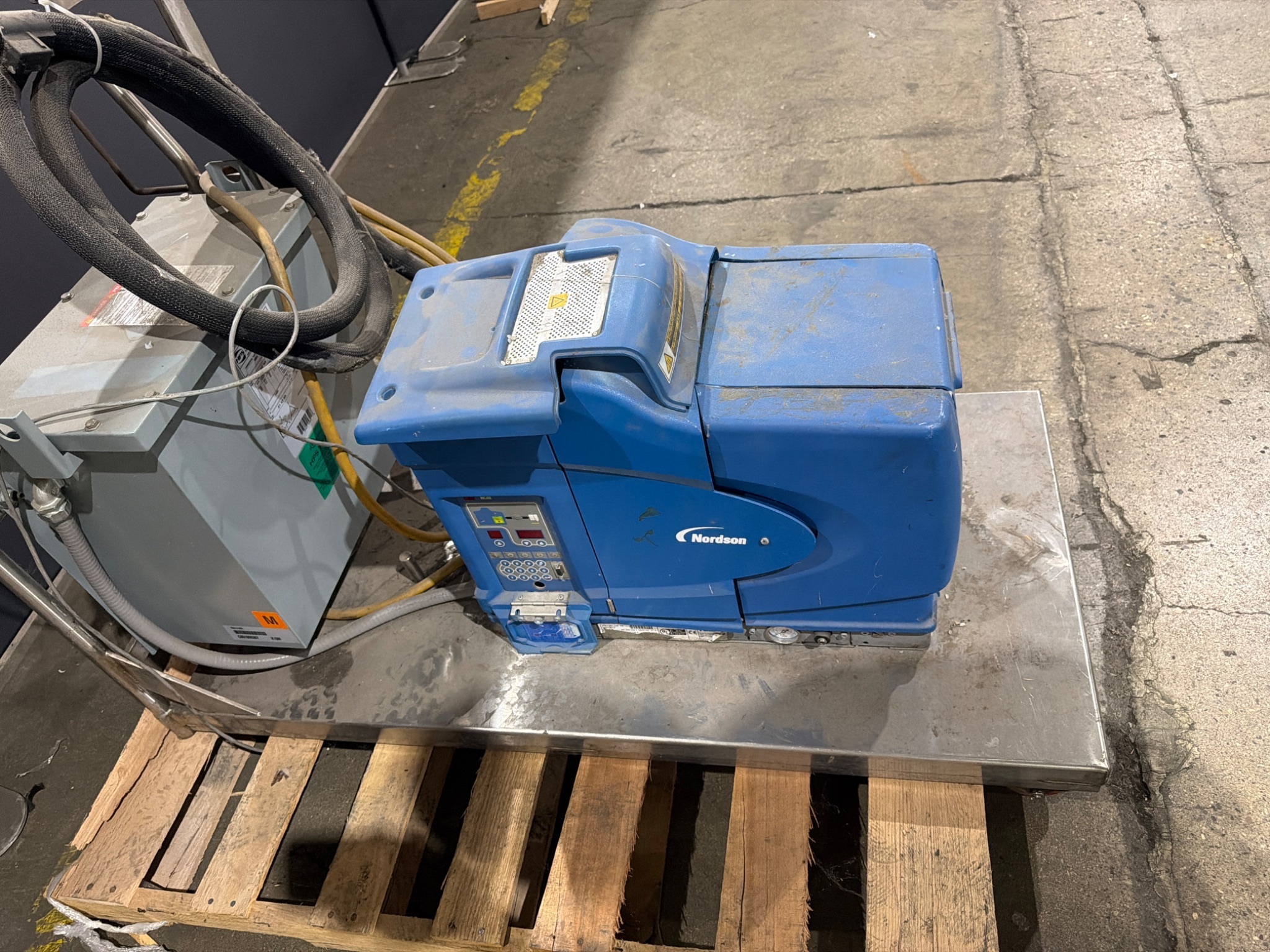 NORDSON PROBLUE 10 Hot Melt Adhesive System with Transformer Cart USED 1