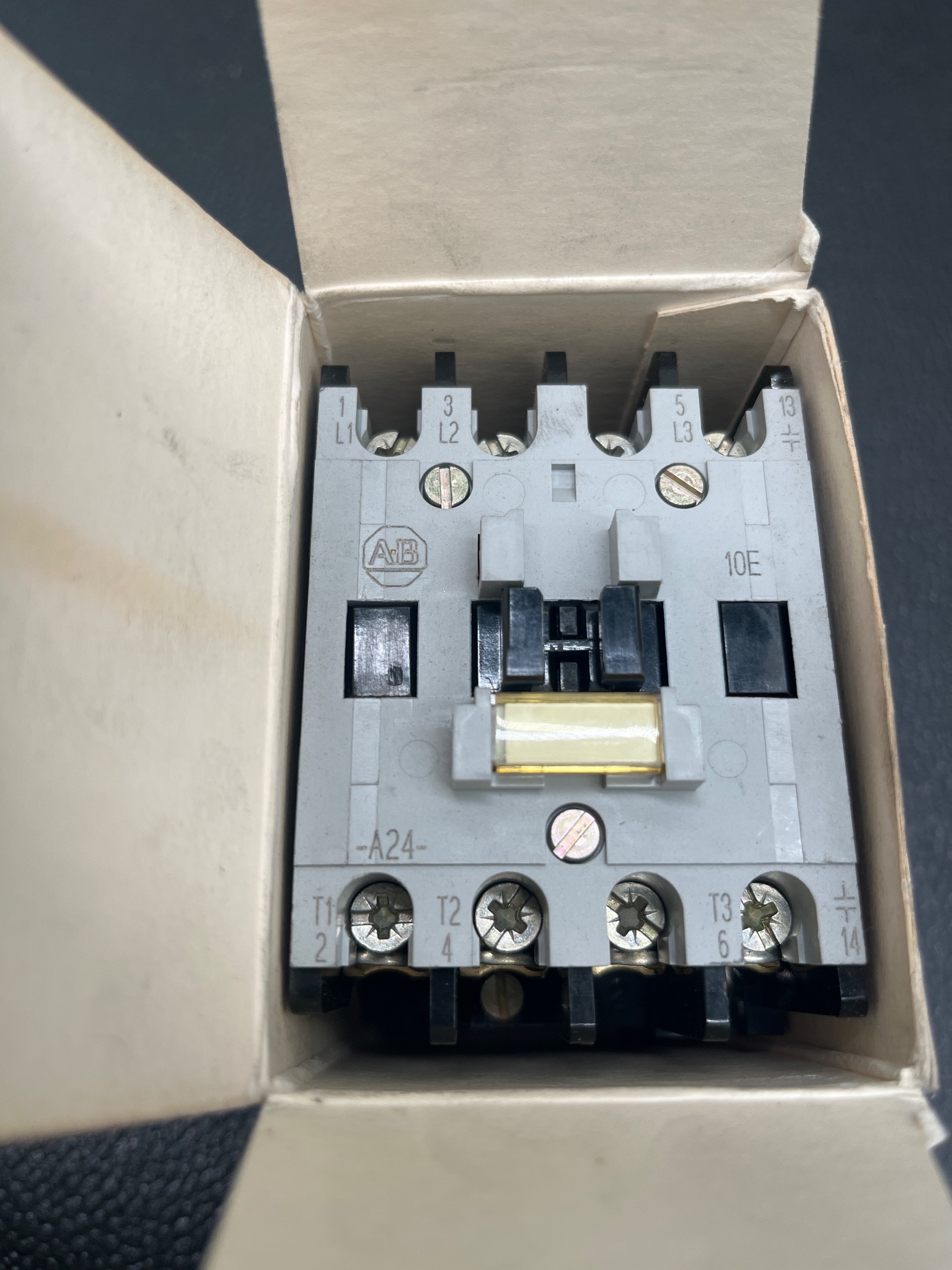 Allen-Bradley 100-A24ND3 Contactor 24V AC Coil 3 Pole NEW 6