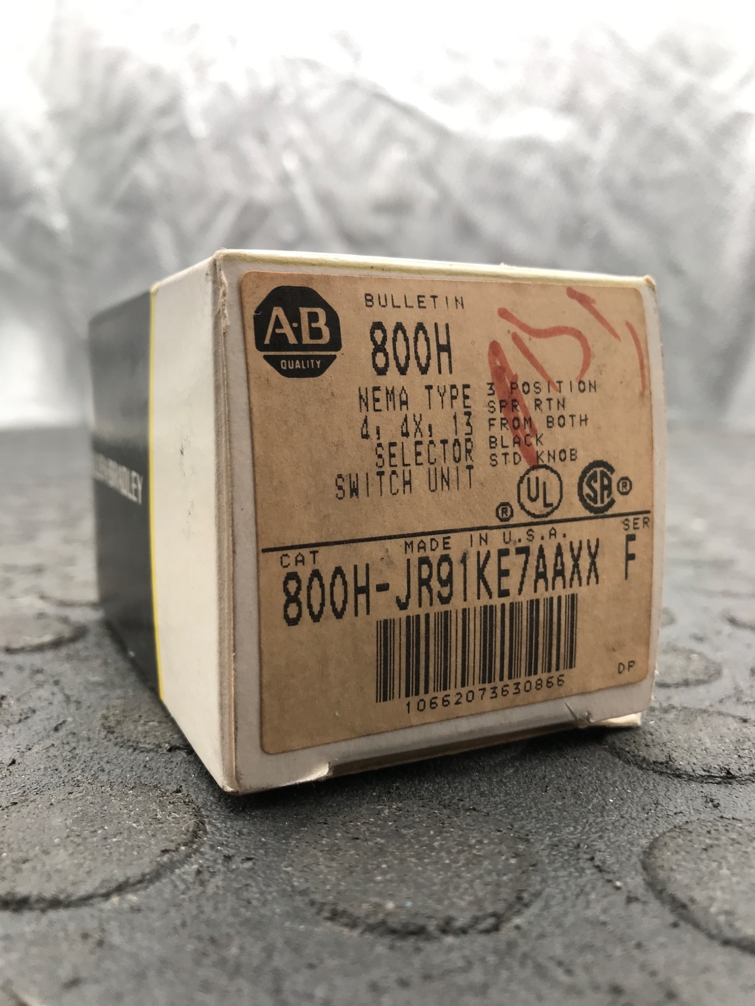 Allen-Bradley 800H-JR91KE7AAXX Selector Switch 3 Position Spring Return NEW 2