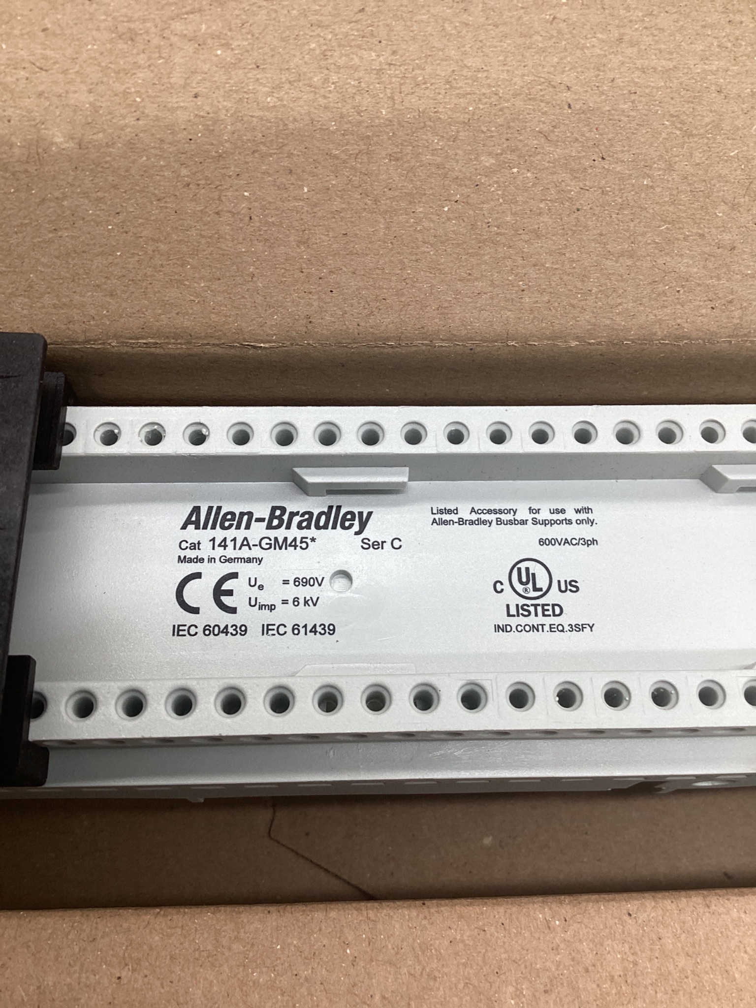 Allen-Bradley 141A-GM45S Series C Busbar Support Module 690V NEW 5