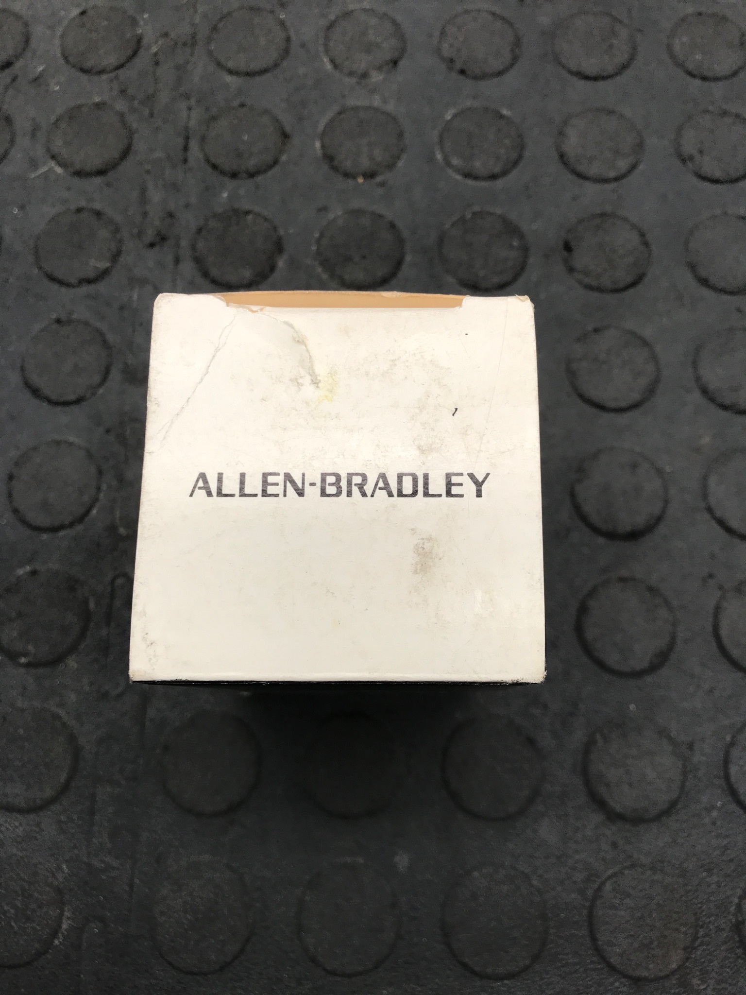 Allen-Bradley 800H-JR91KE7AAXX Selector Switch 3 Position Spring Return NEW 4
