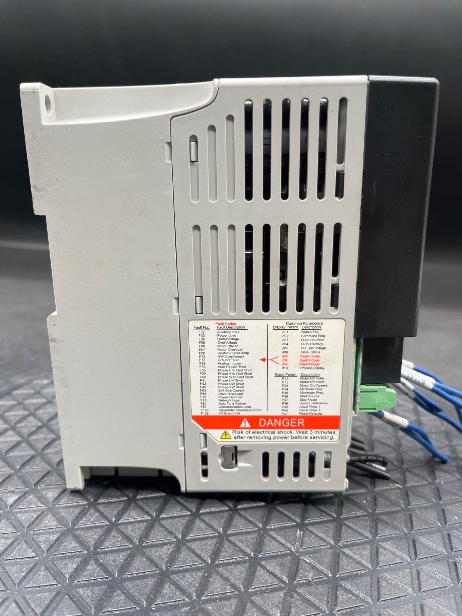 Allen‑Bradley 22A-D2P3N104 PowerFlex 4 AC Drive 1 HP USED 2