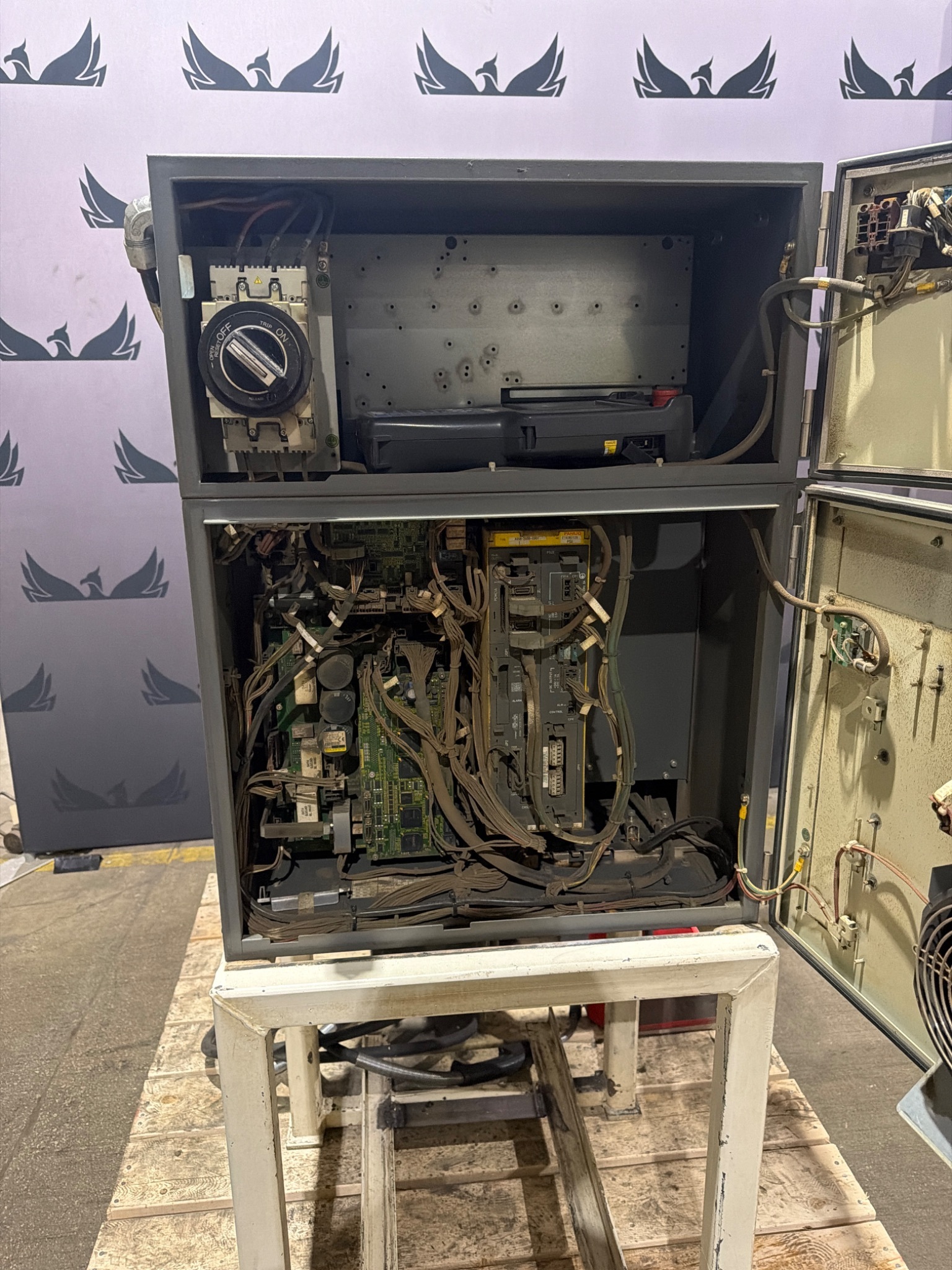 FANUC ArcMate 120iC Robot Complete w/ R‑30iB Controller & Fronius Weld System 4